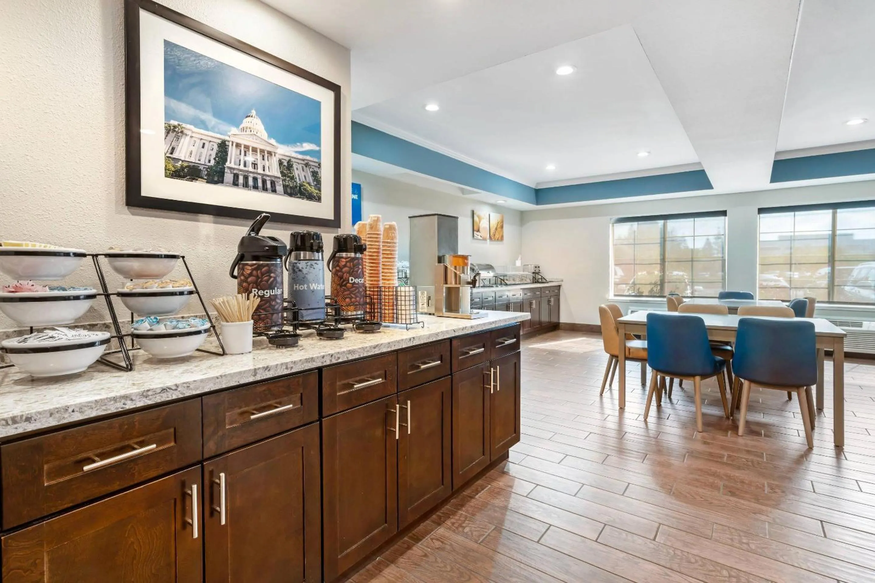 Breakfast in Comfort Inn & Suites Sacramento - University Area