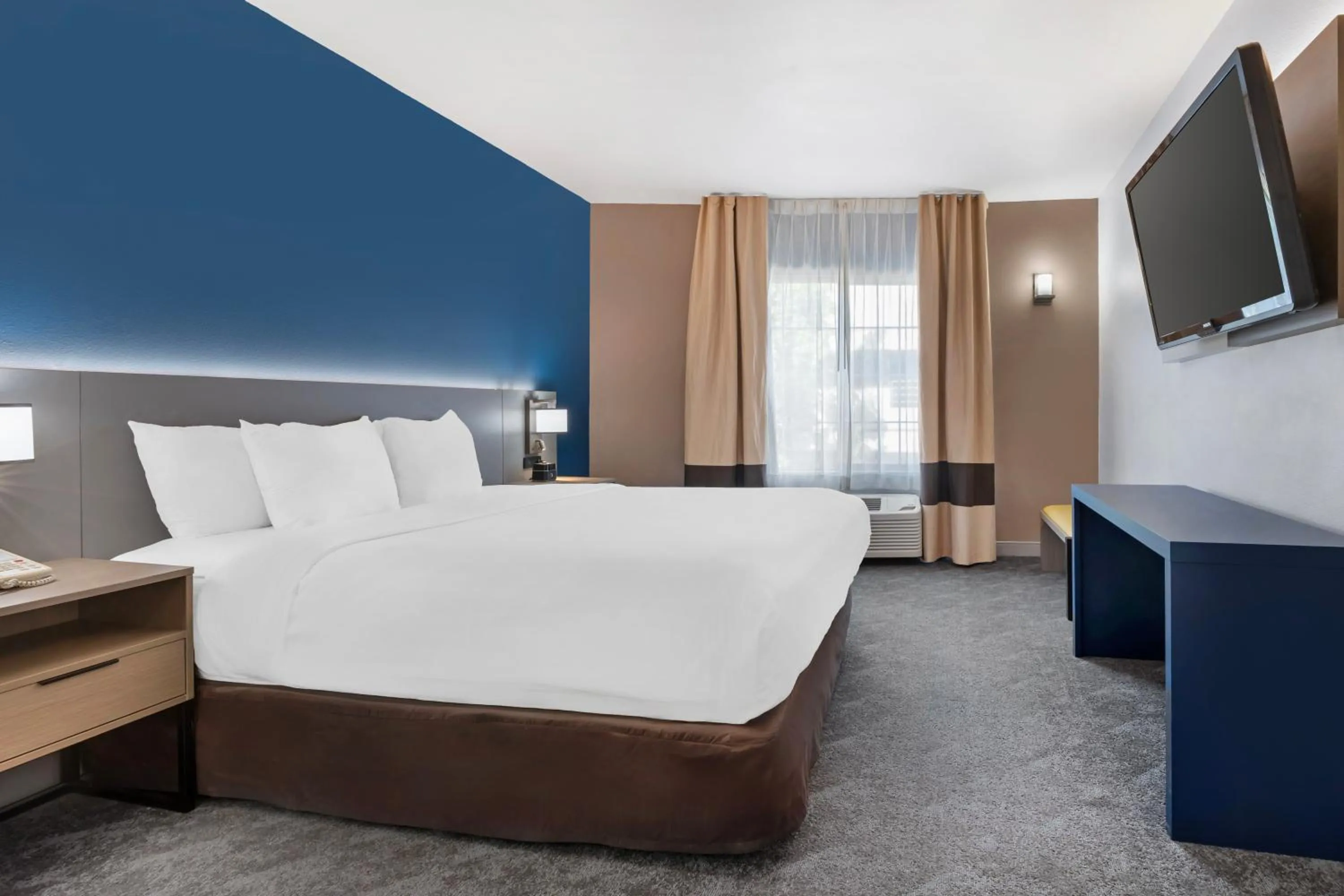 Bed in Comfort Inn & Suites Sacramento - University Area