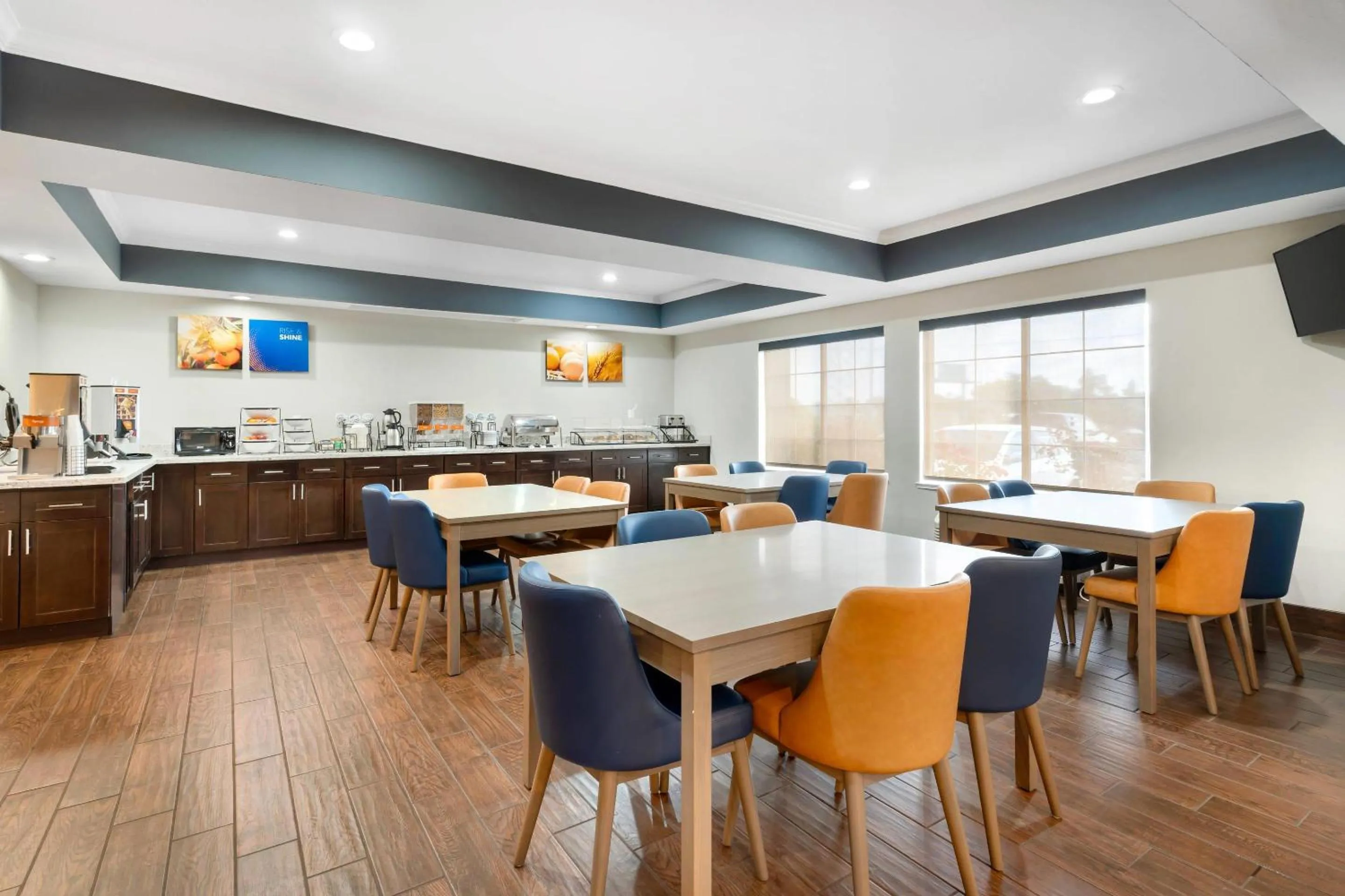 Breakfast in Comfort Inn & Suites Sacramento - University Area