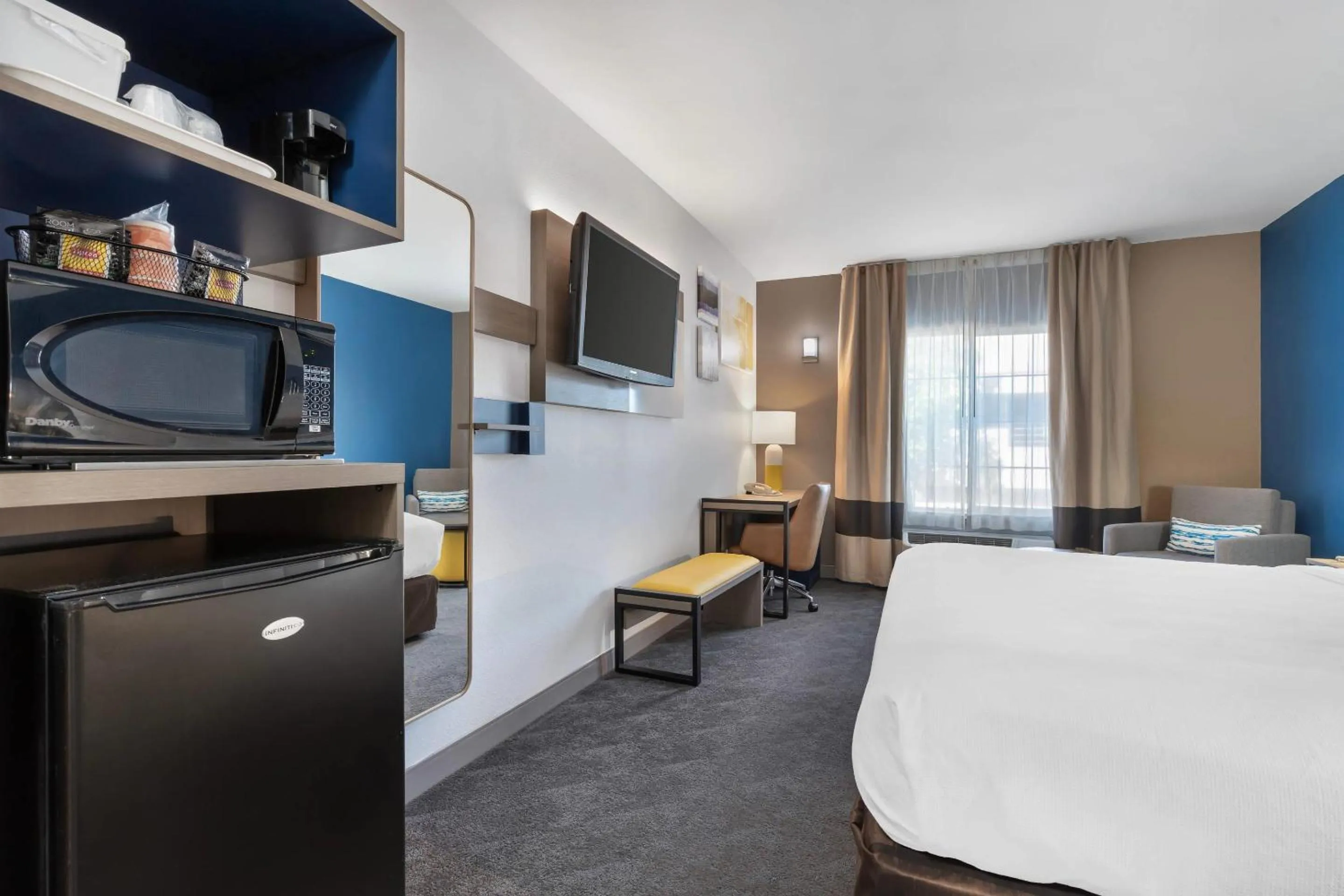 Bedroom, Bed in Comfort Inn & Suites Sacramento - University Area