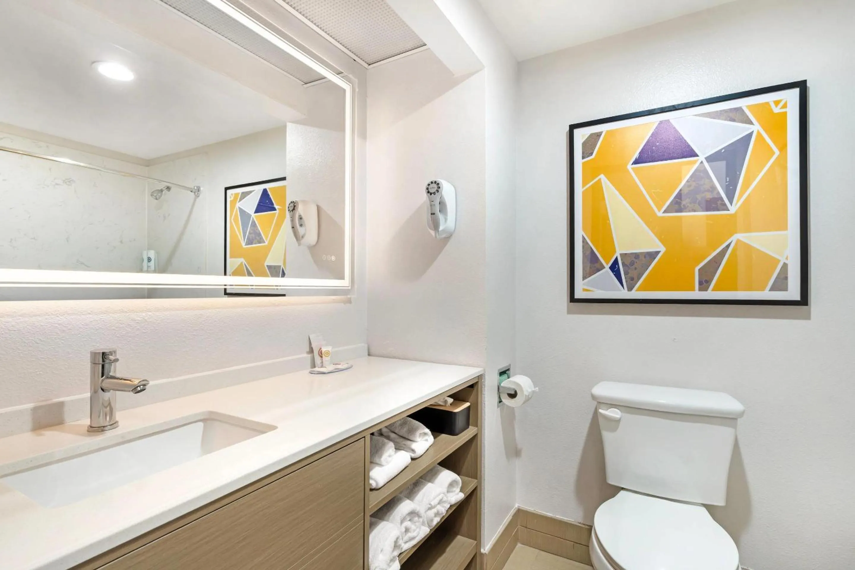 Bedroom in Comfort Inn & Suites Sacramento - University Area