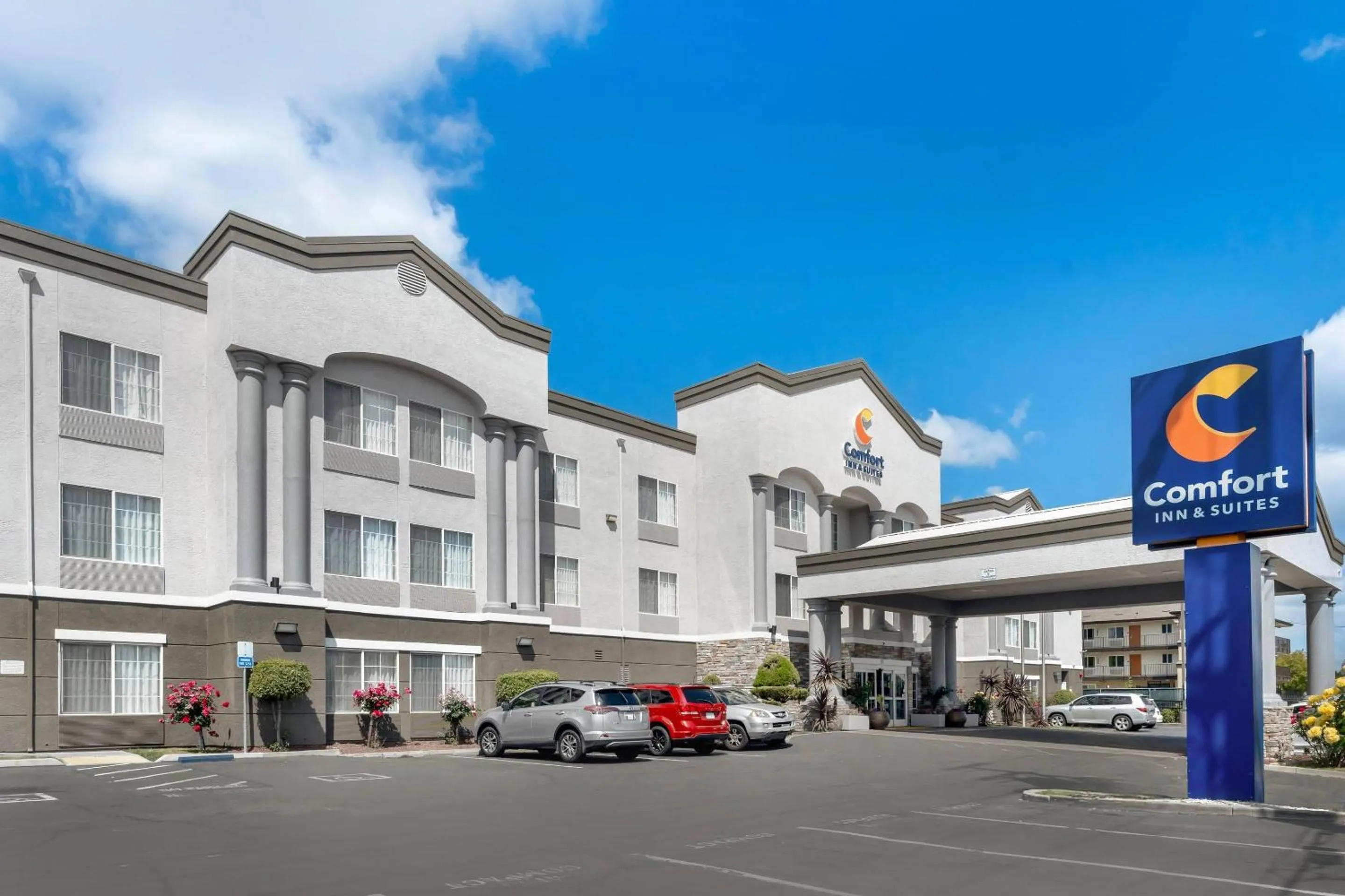 Property building in Comfort Inn & Suites Sacramento - University Area