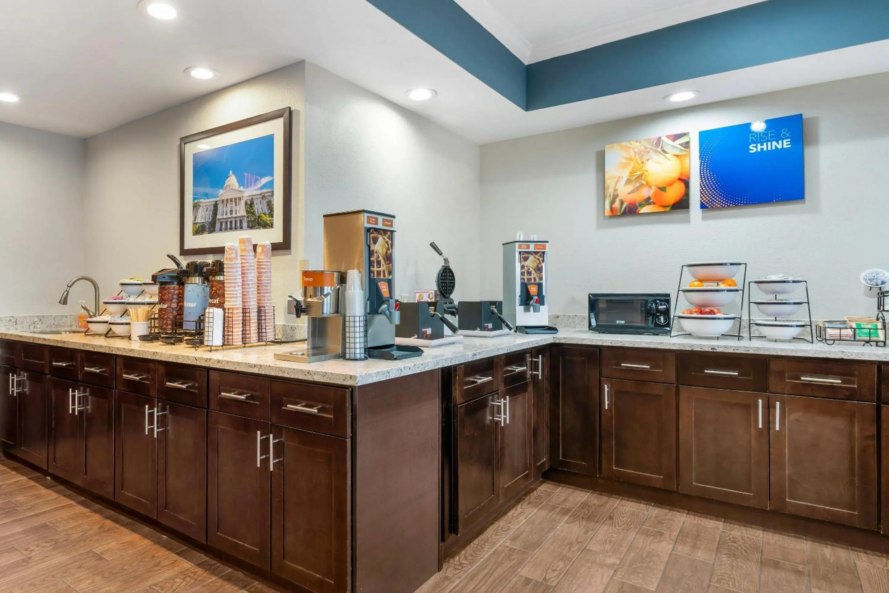 Breakfast in Comfort Inn & Suites Sacramento - University Area