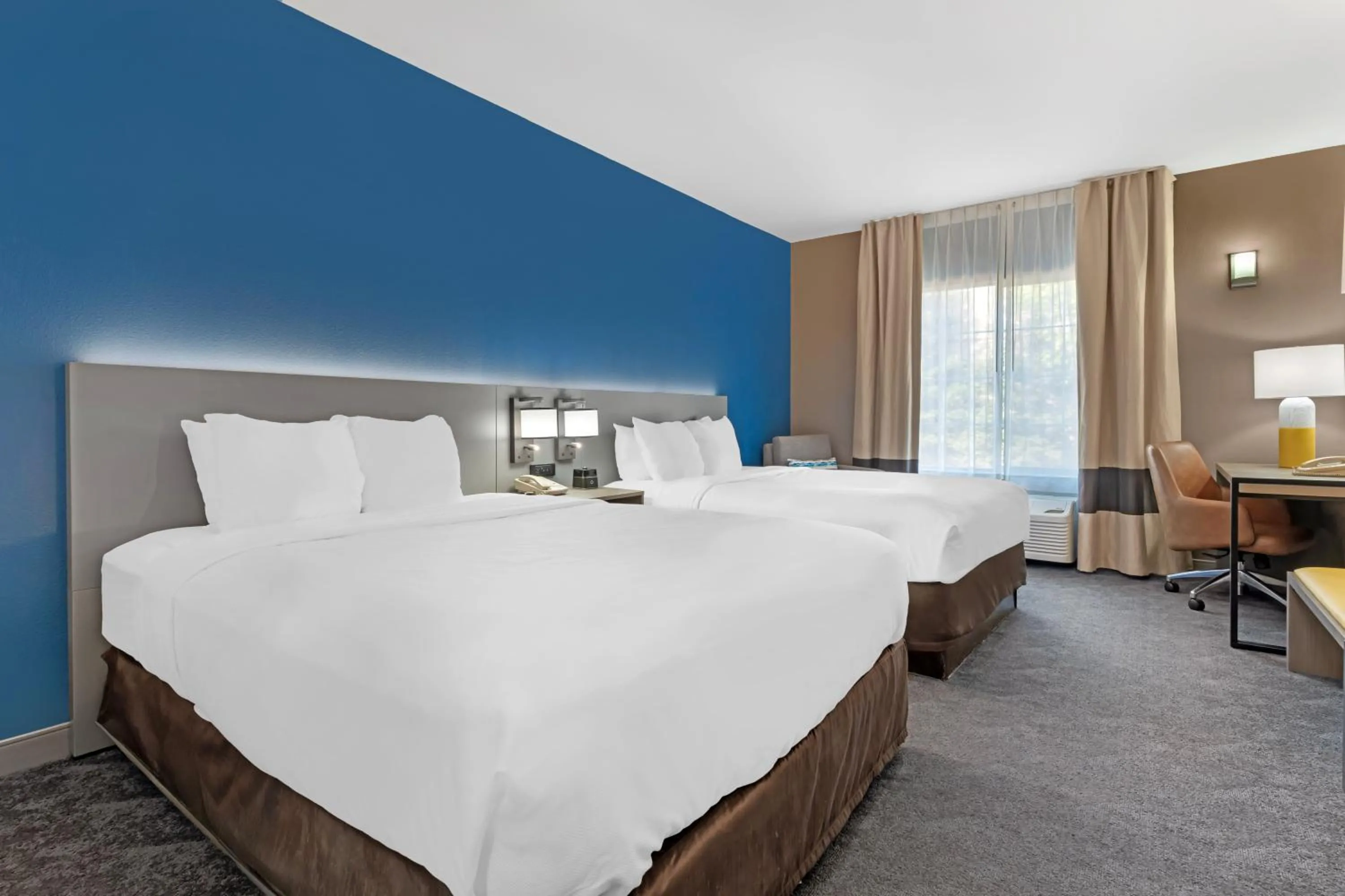 Bed in Comfort Inn & Suites Sacramento - University Area