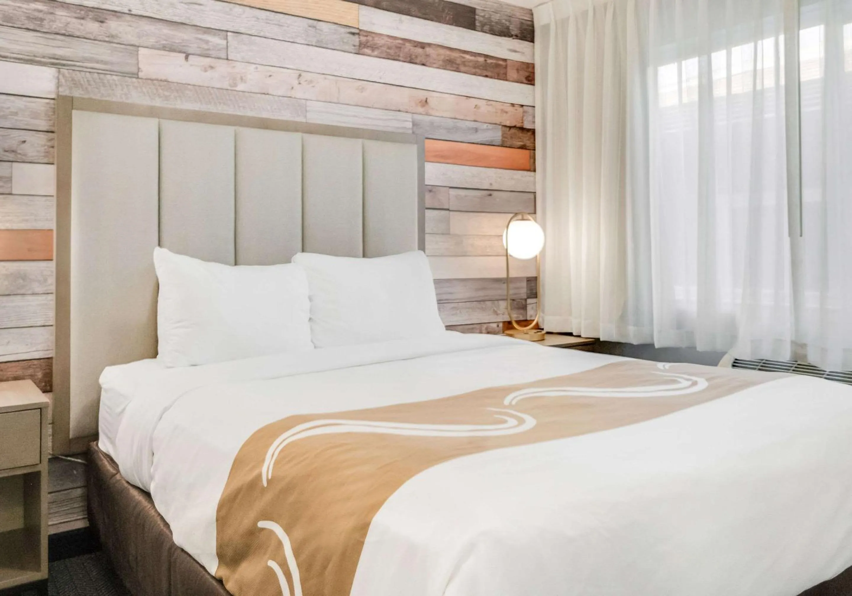 Bedroom, Bed in Quality Inn South Lake Tahoe