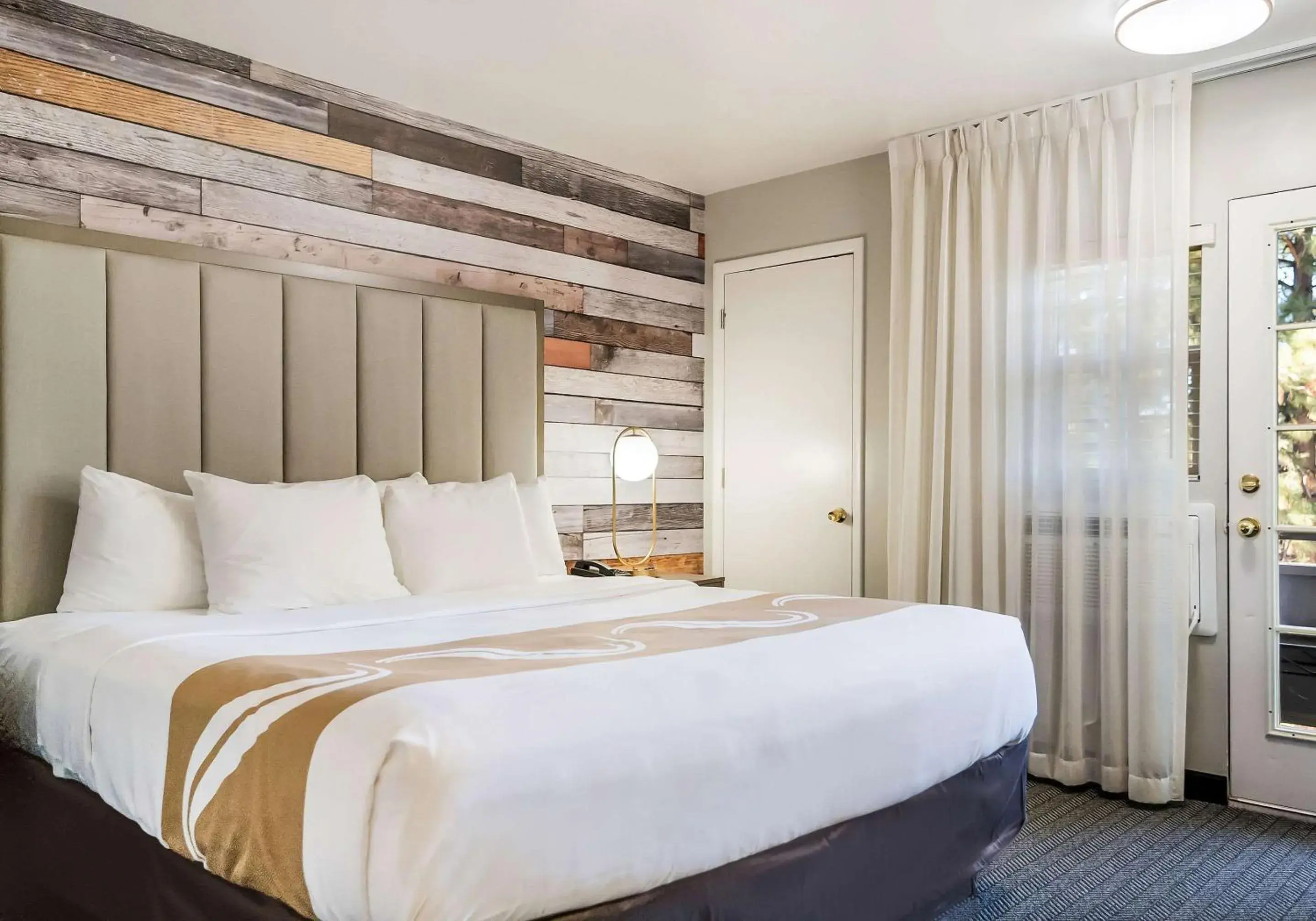 King Room - Non-Smoking in Quality Inn South Lake Tahoe King Room - Non-Smoking in Quality Inn South Lake Tahoe