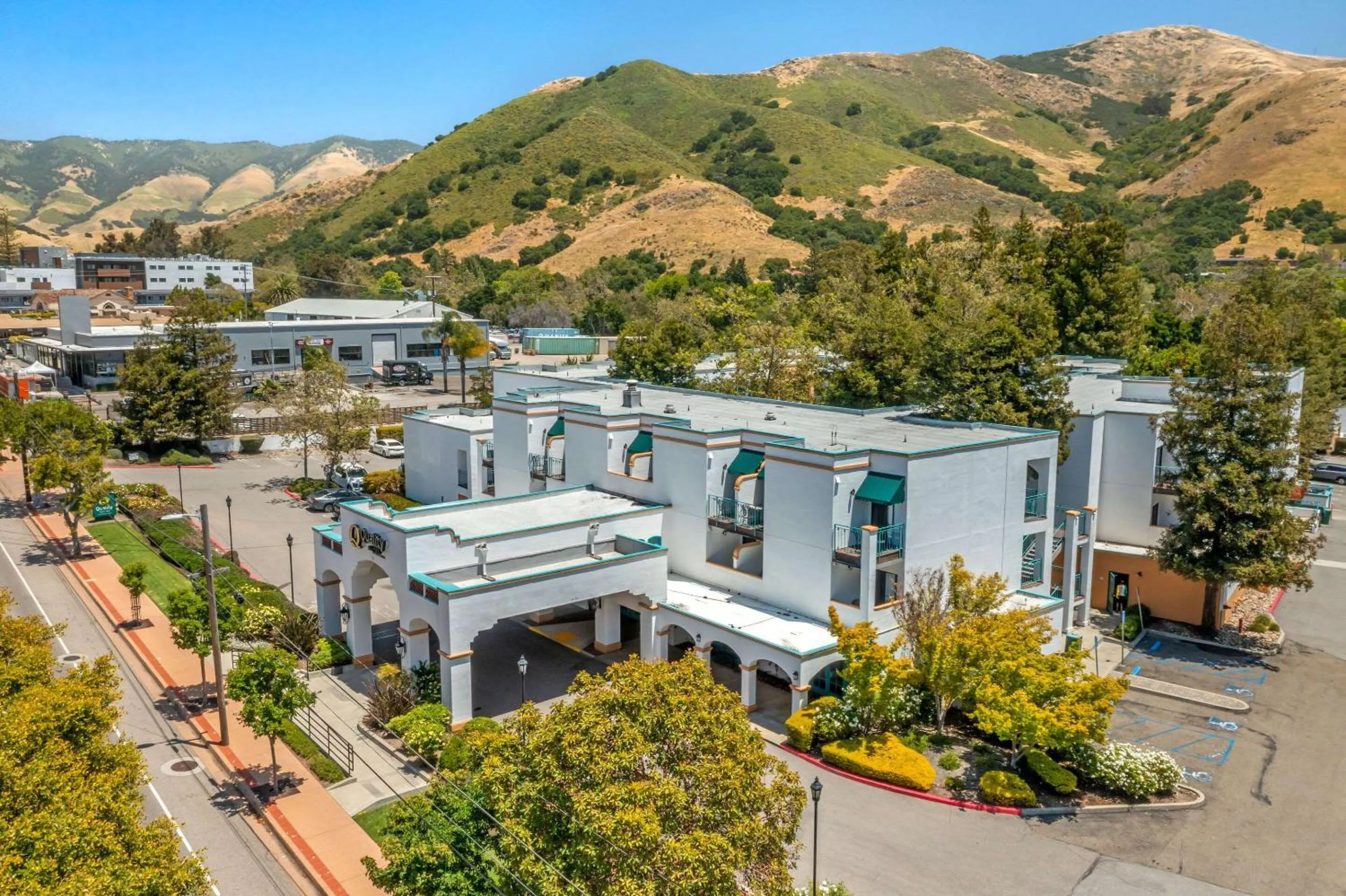 Property building in Quality Suites Downtown San Luis Obispo