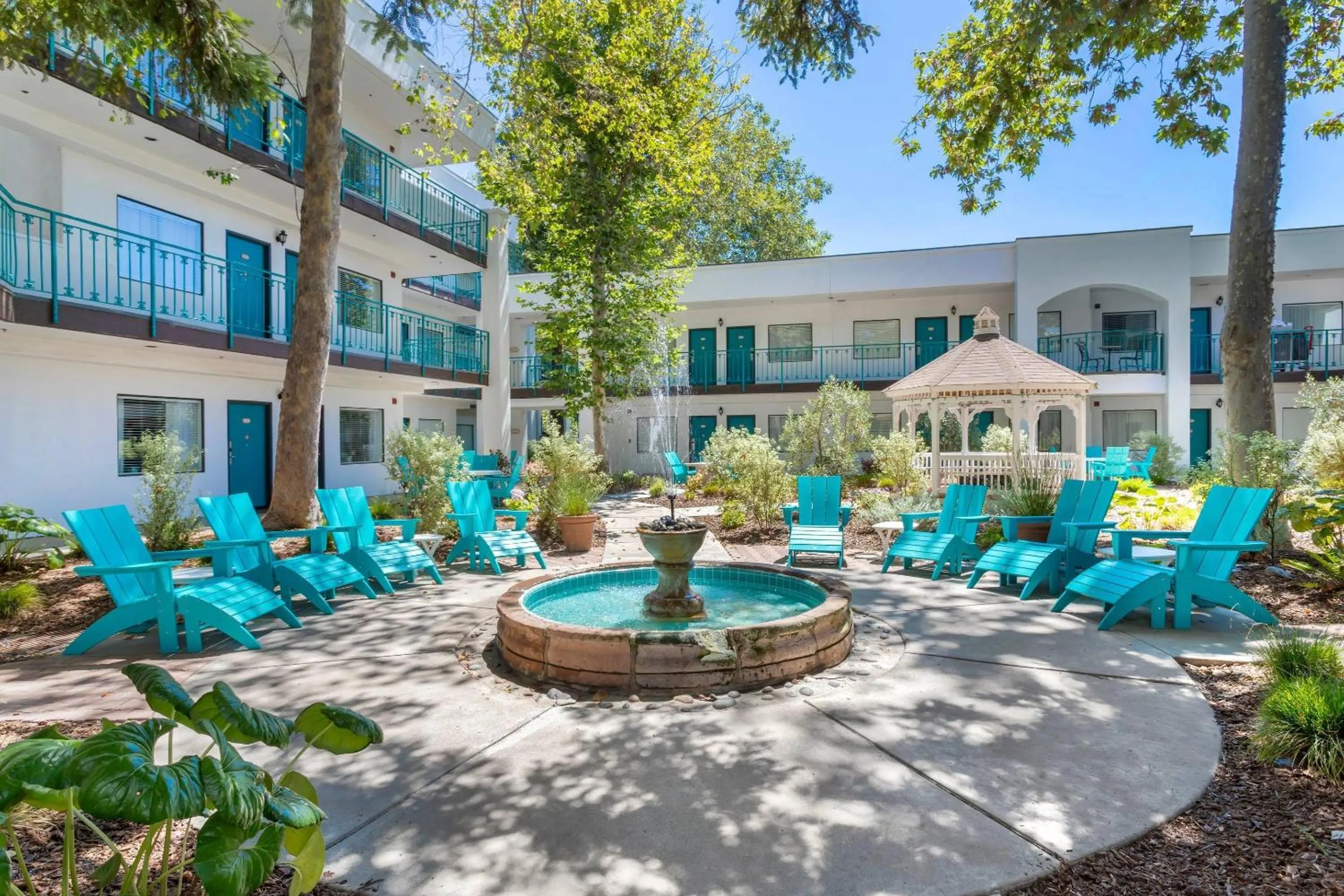 Swimming pool in Quality Suites Downtown San Luis Obispo