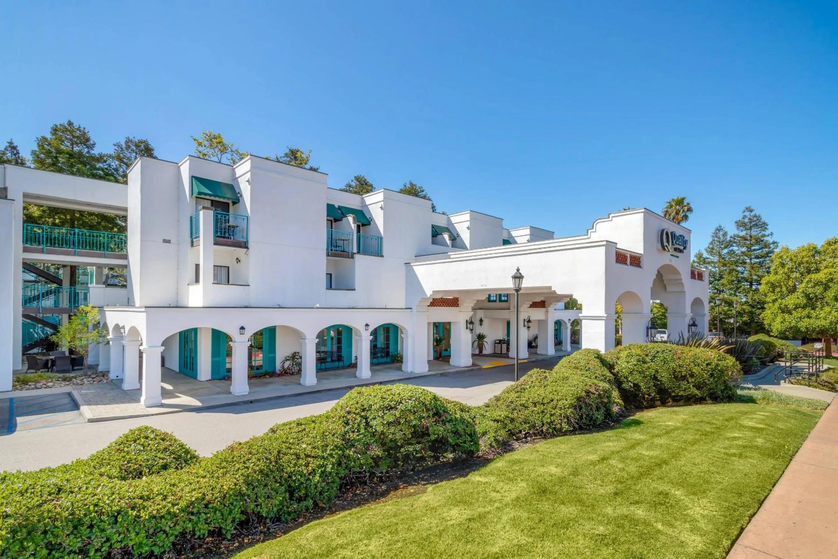 Property building in Quality Suites Downtown San Luis Obispo