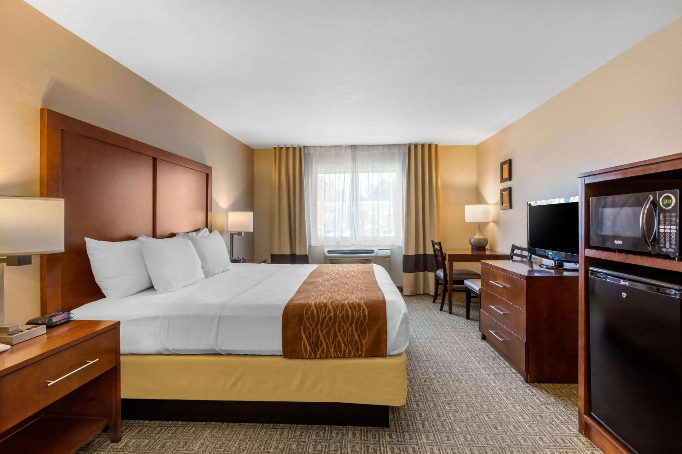 Photo of the whole room, Bed in Comfort Inn & Suites Murrieta Temecula Wine Country