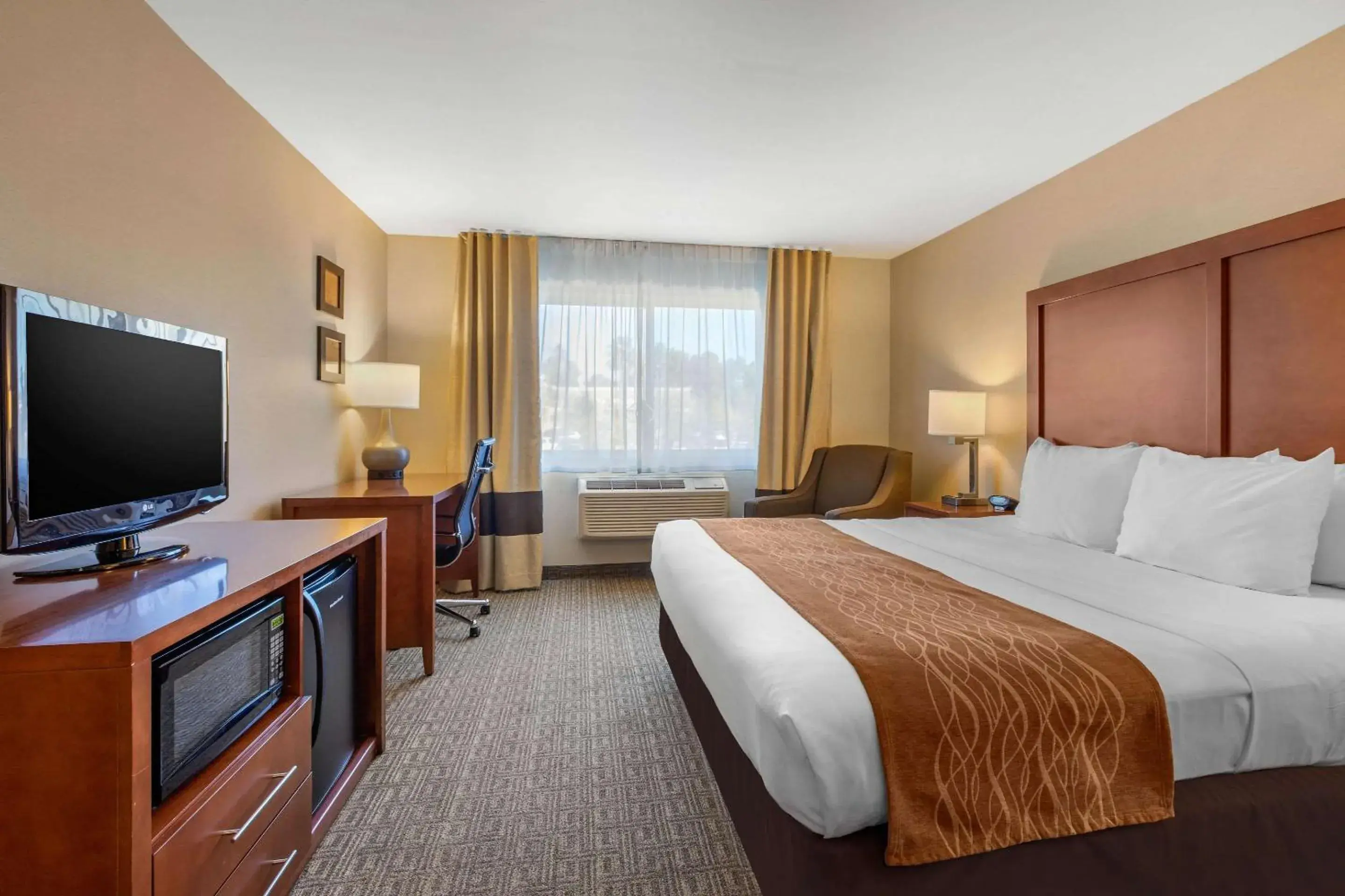 Deluxe Room, 1 King Bed, Top Floor, Non-Smoking in Comfort Inn & Suites Murrieta Temecula Wine Country Deluxe Room, 1 King Bed, Top Floor, Non-Smoking in Comfort Inn & Suites Murrieta Temecula Wine Country