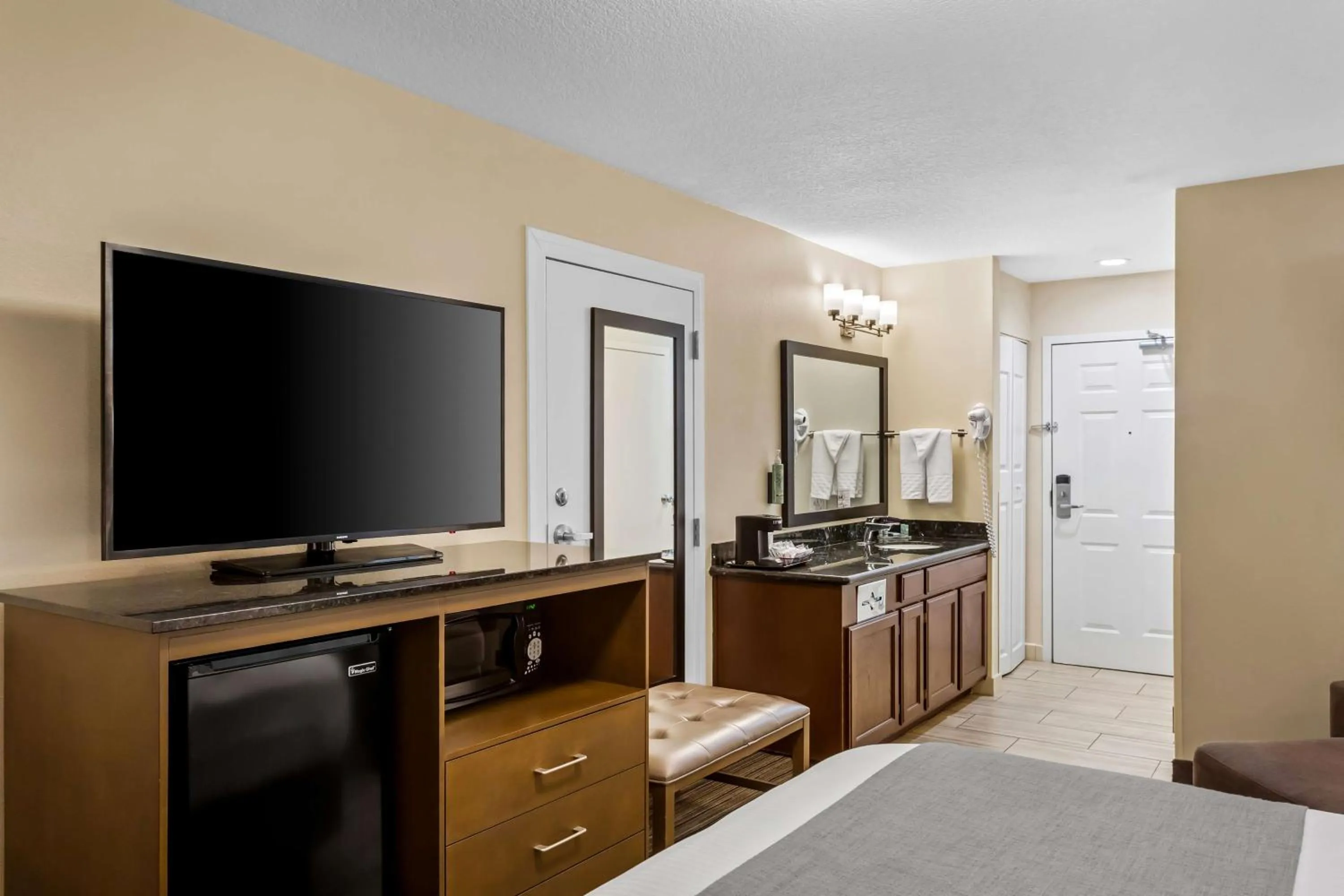 Bedroom in Best Western Paradise Hotel