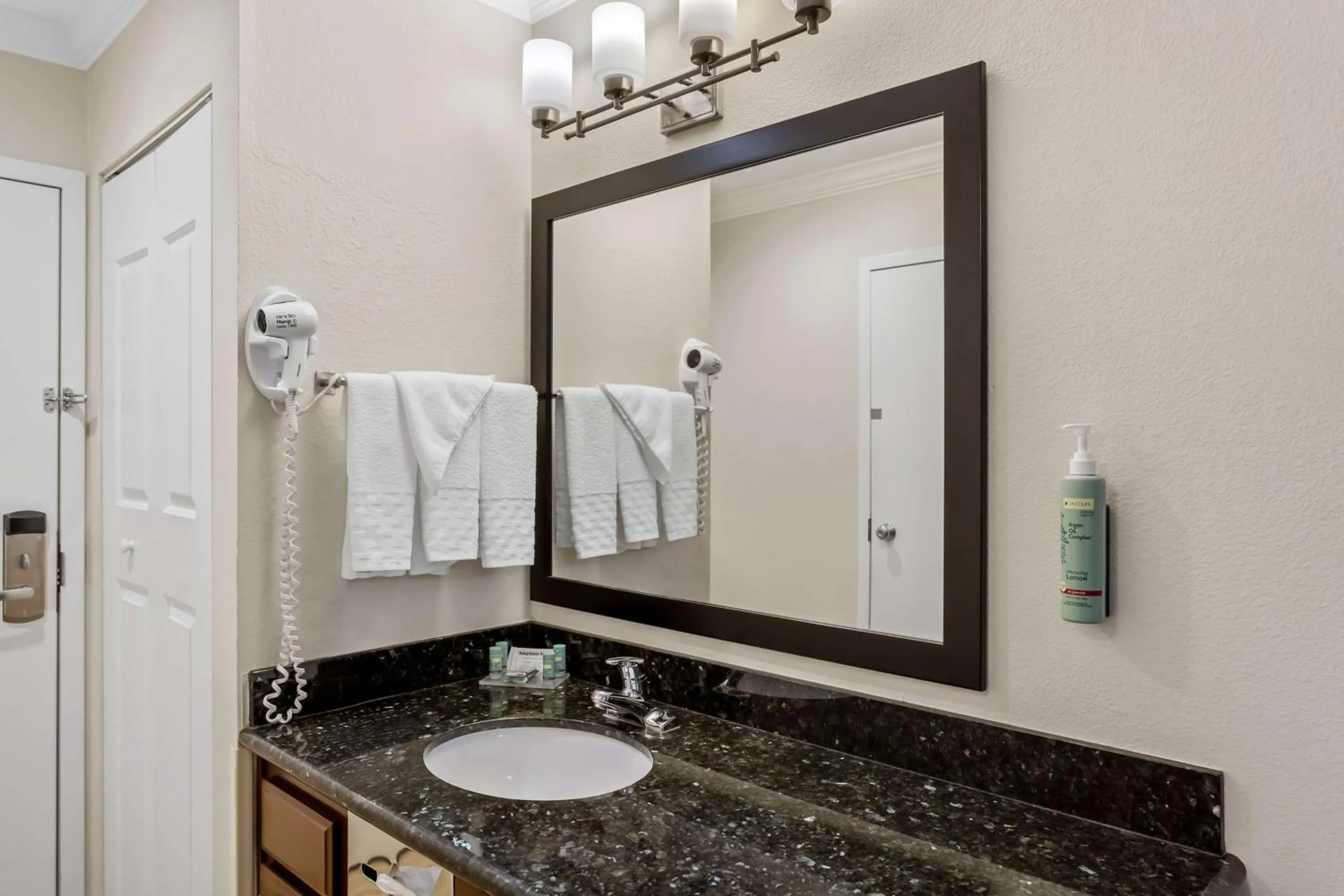 Bedroom in Best Western Paradise Hotel