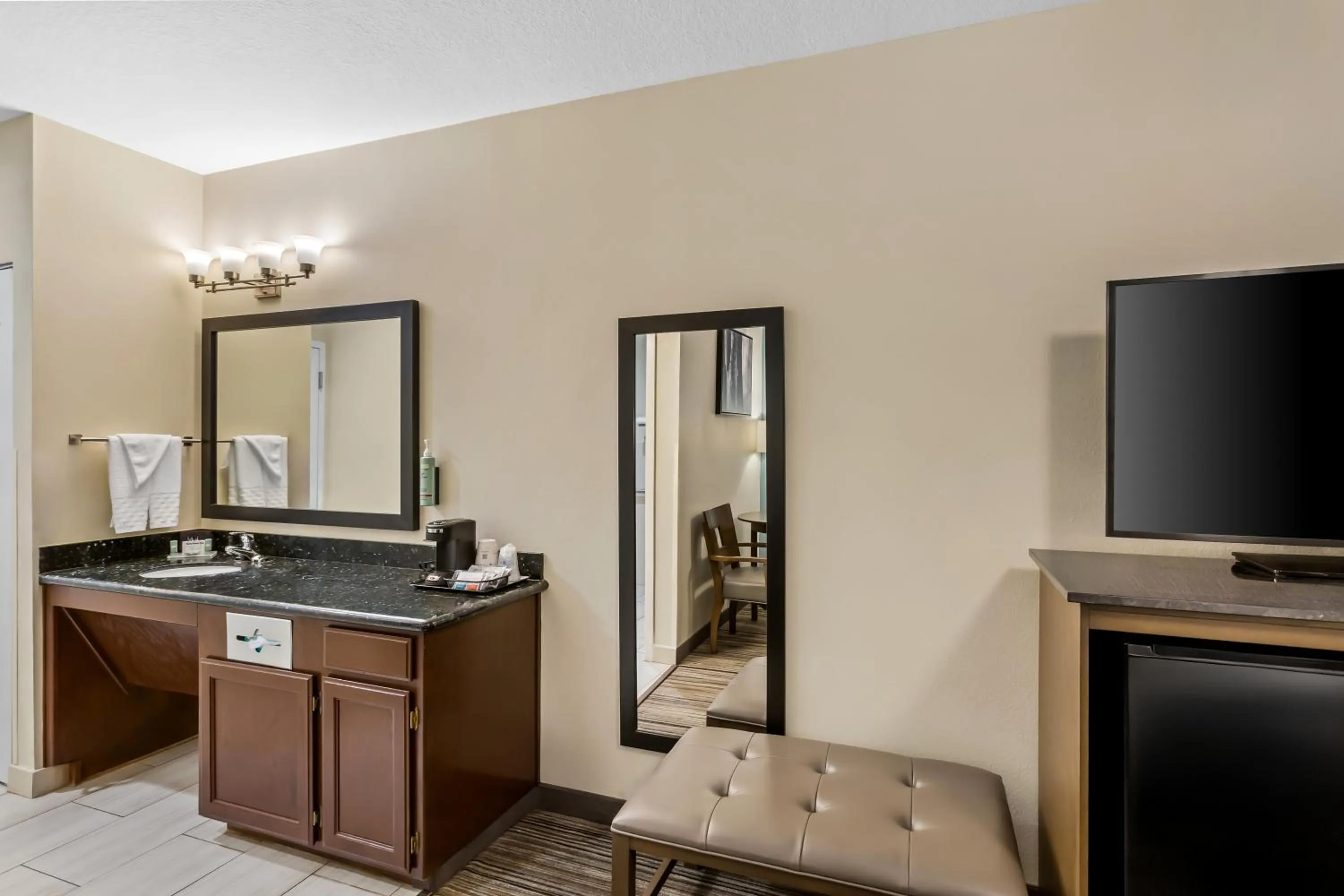 towels in Best Western Paradise Hotel