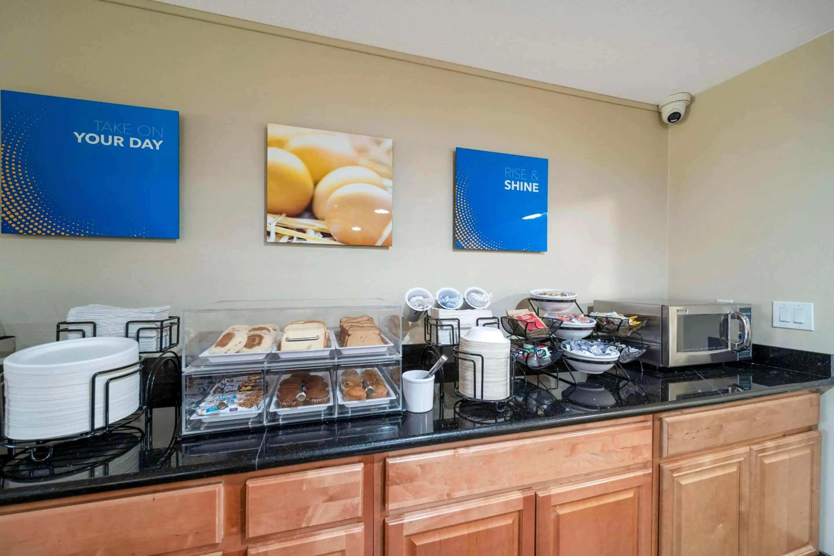 Breakfast in Comfort Suites Red Bluff near I-5