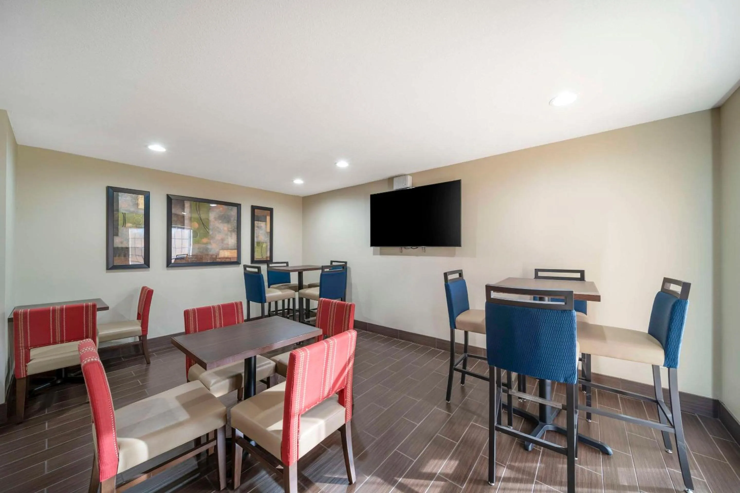 Breakfast in Comfort Suites Red Bluff near I-5