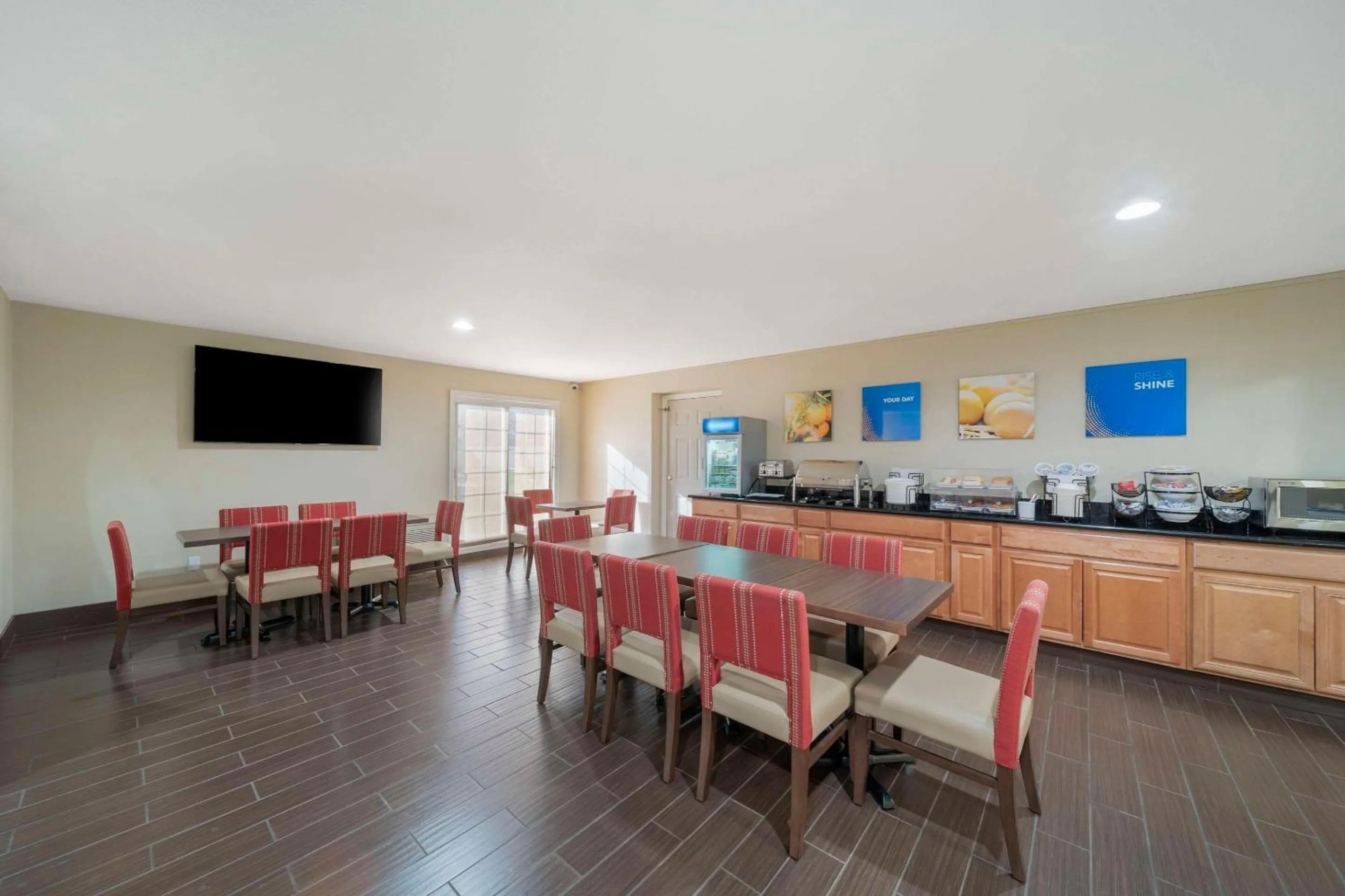 Breakfast in Comfort Suites Red Bluff near I-5