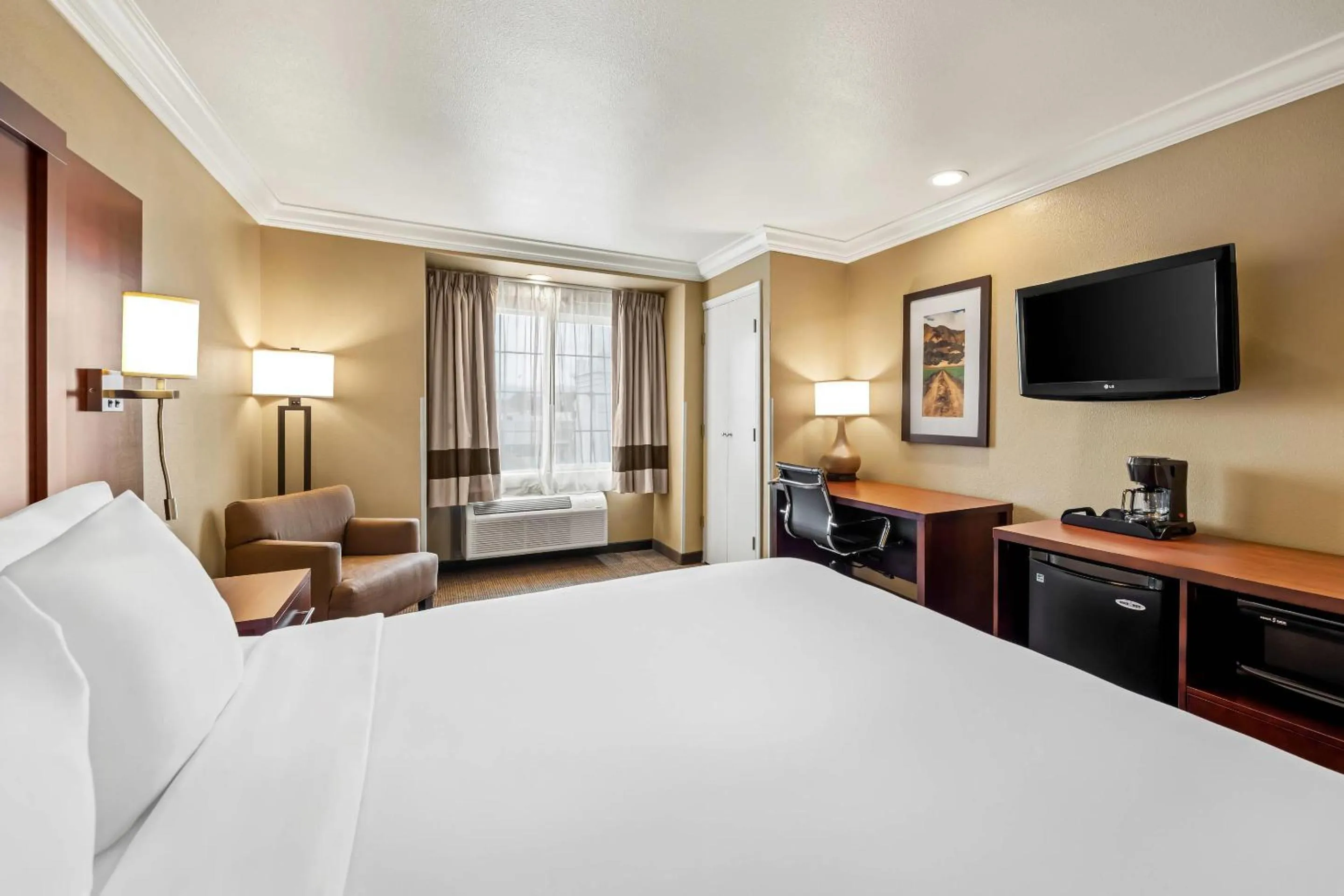 Bedroom, Bed in Comfort Inn & Suites Salinas City Center Area