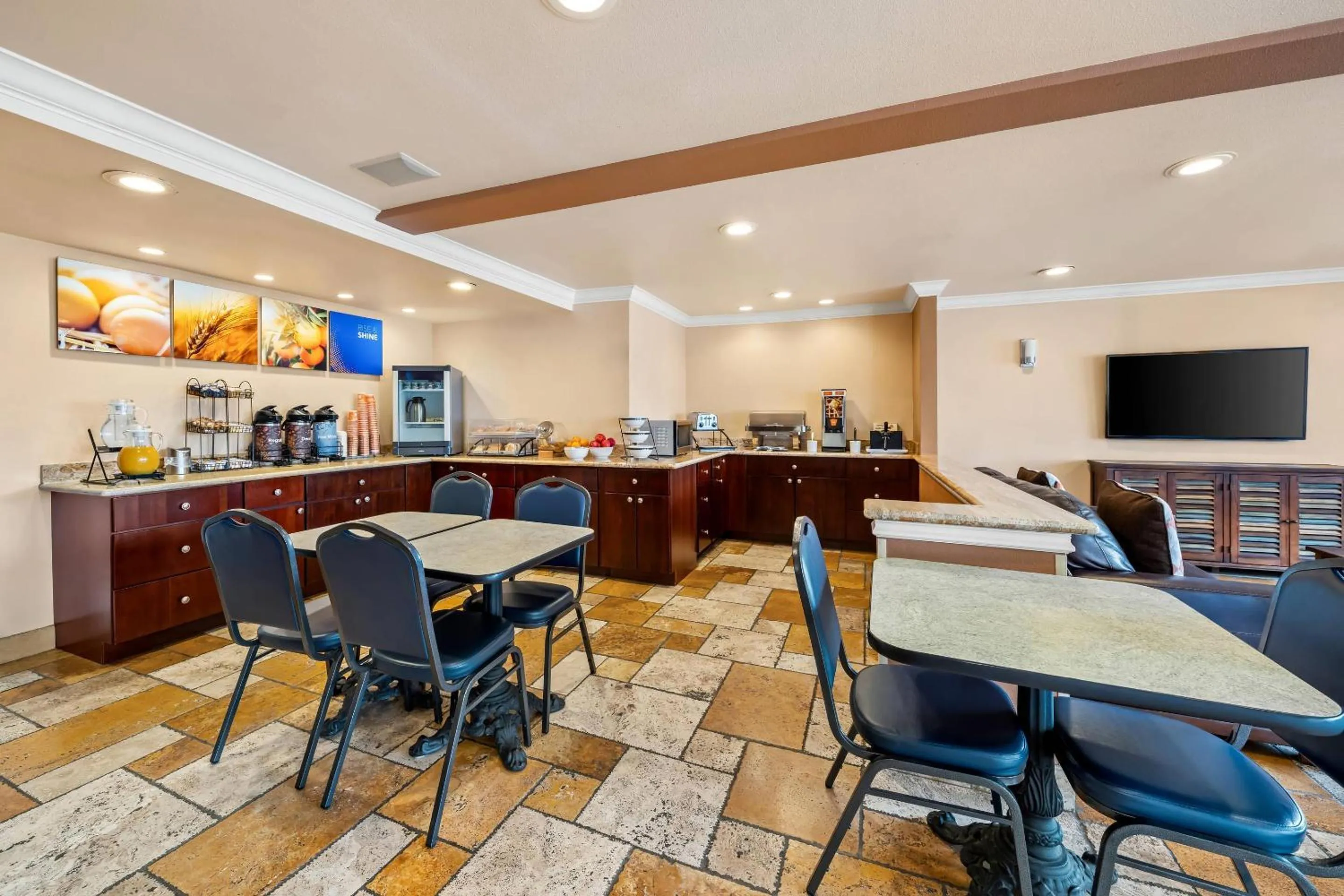 Breakfast in Comfort Inn & Suites Salinas City Center Area