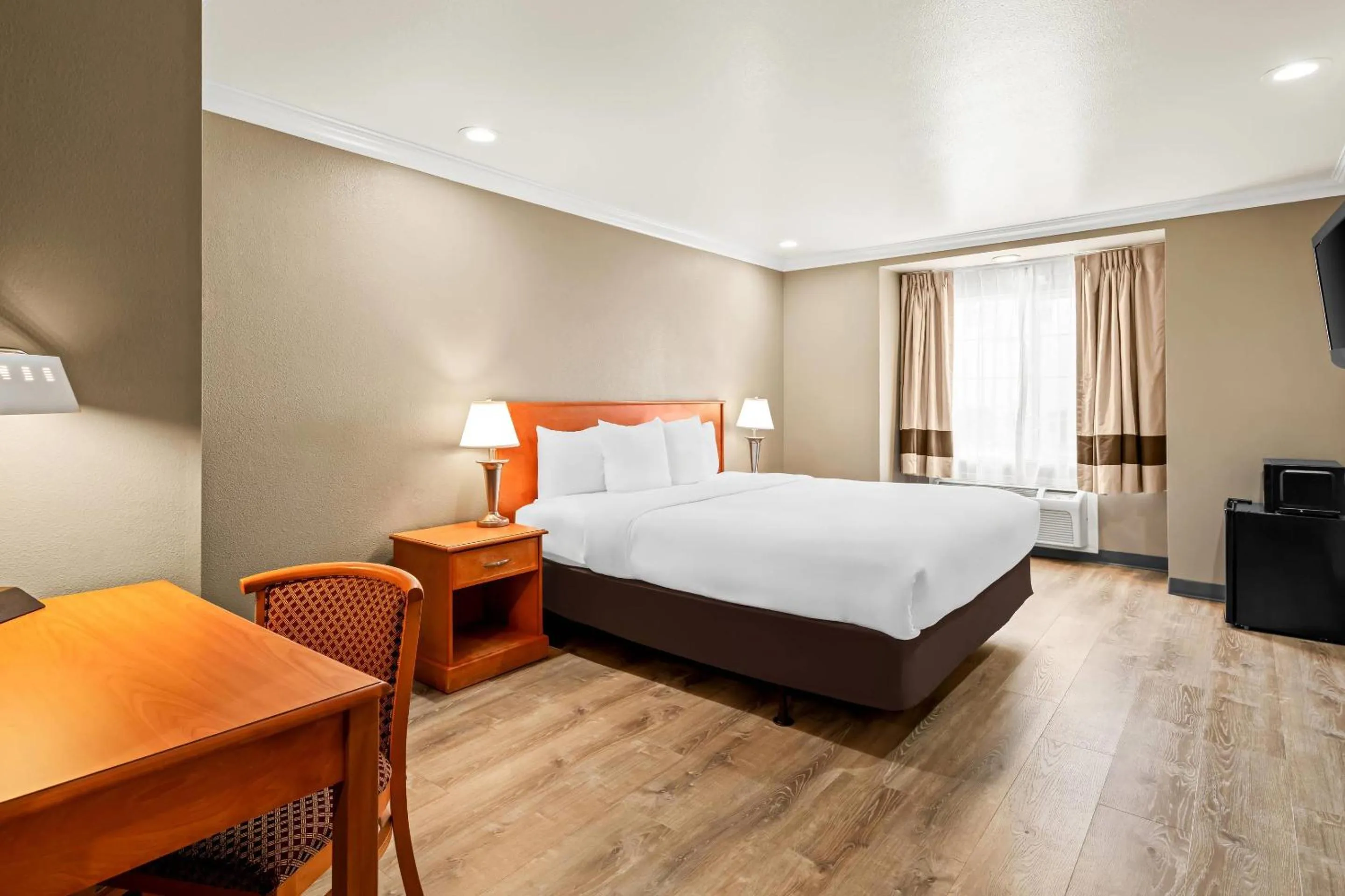 Bedroom, Bed in Comfort Inn & Suites Salinas City Center Area