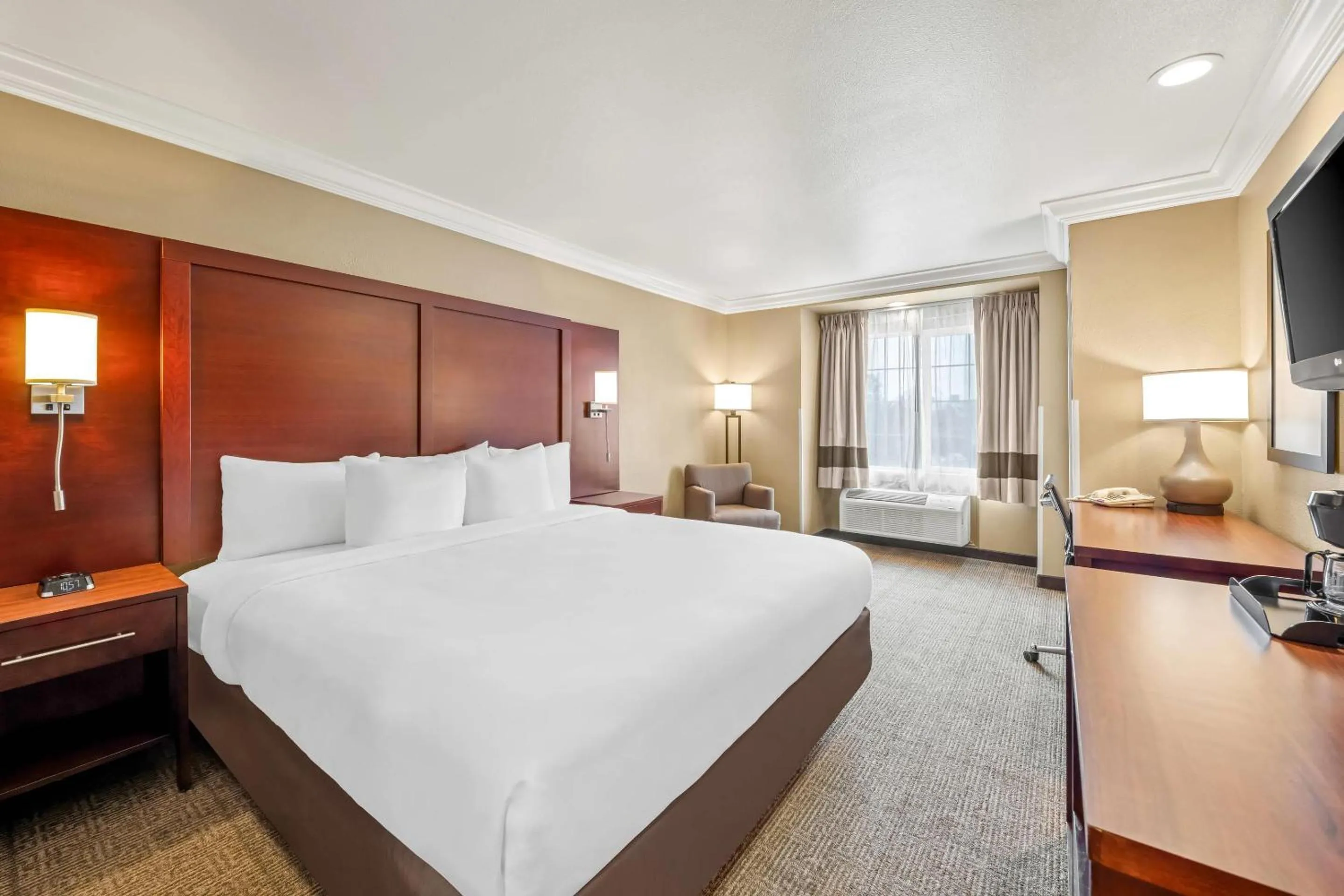 Bedroom, Bed in Comfort Inn & Suites Salinas City Center Area