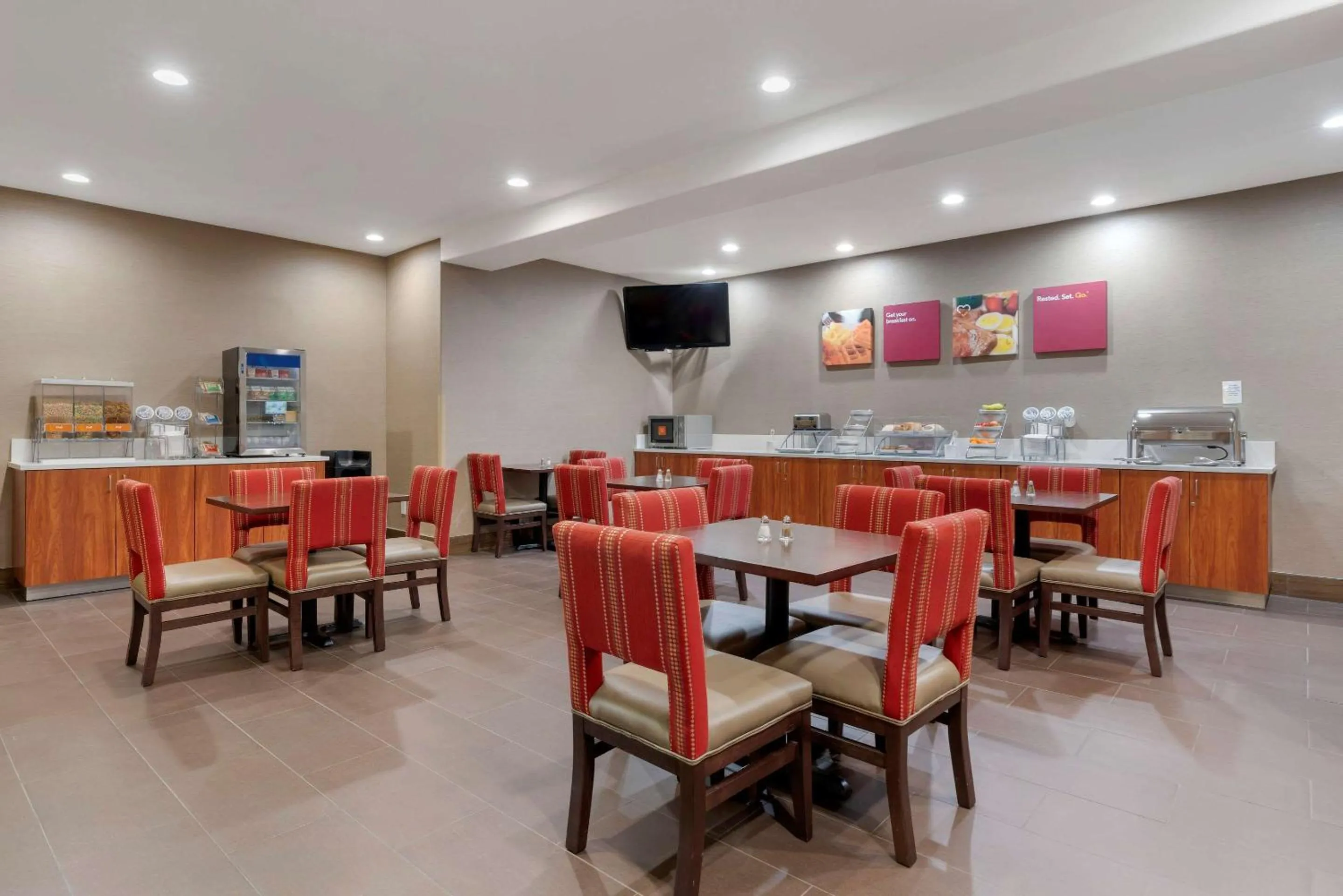 Restaurant/places to eat in Comfort Suites Marysville-Yuba City