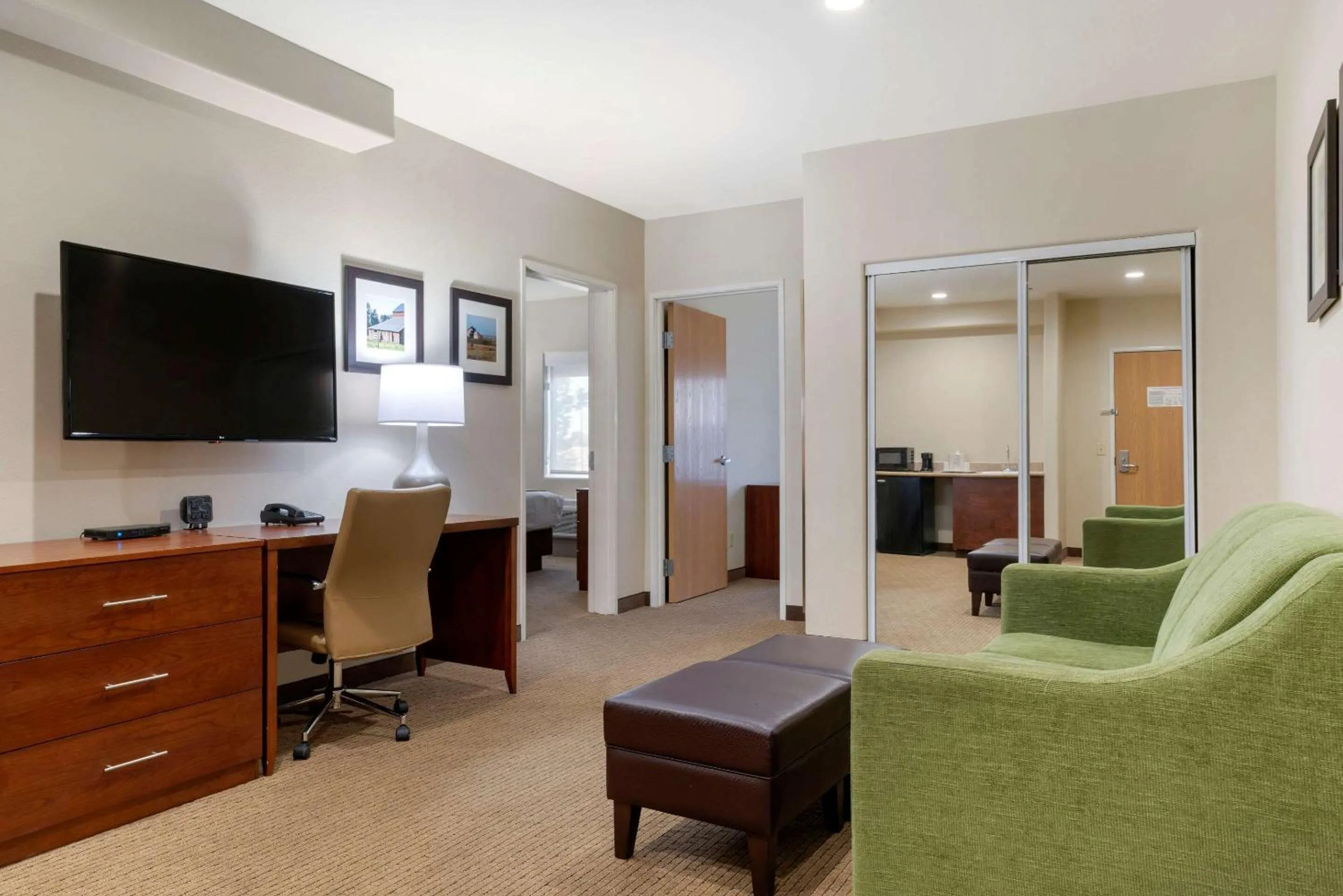 Photo of the whole room in Comfort Suites Marysville-Yuba City