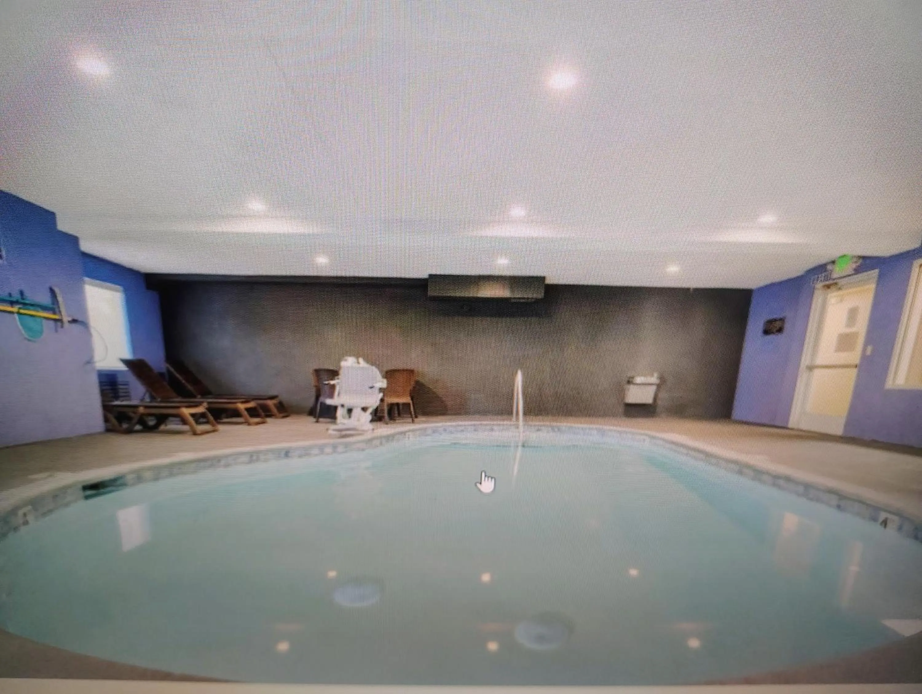 Swimming pool in Comfort Suites Marysville-Yuba City