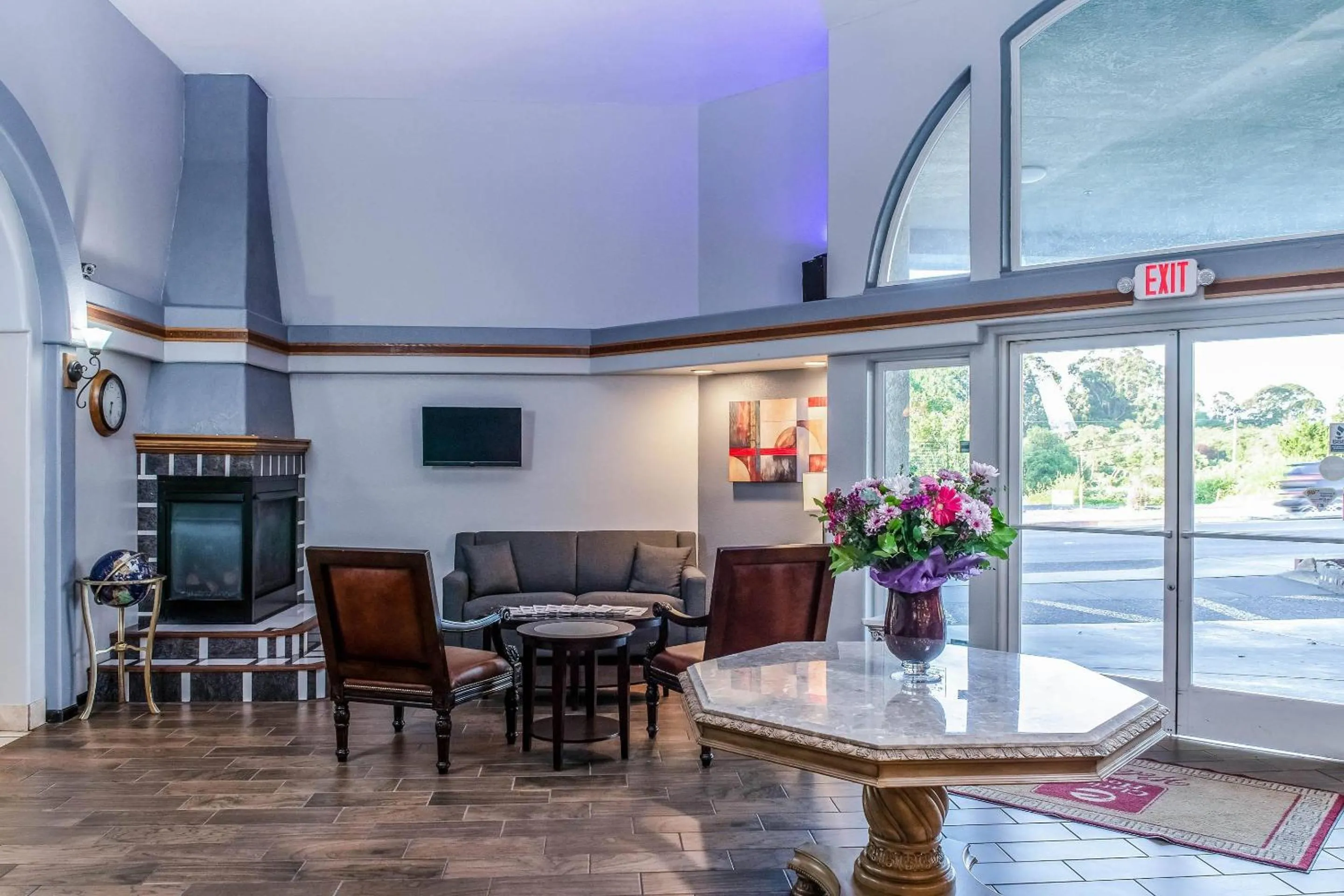 Lobby or reception in Clarion Hotel By Humboldt Bay