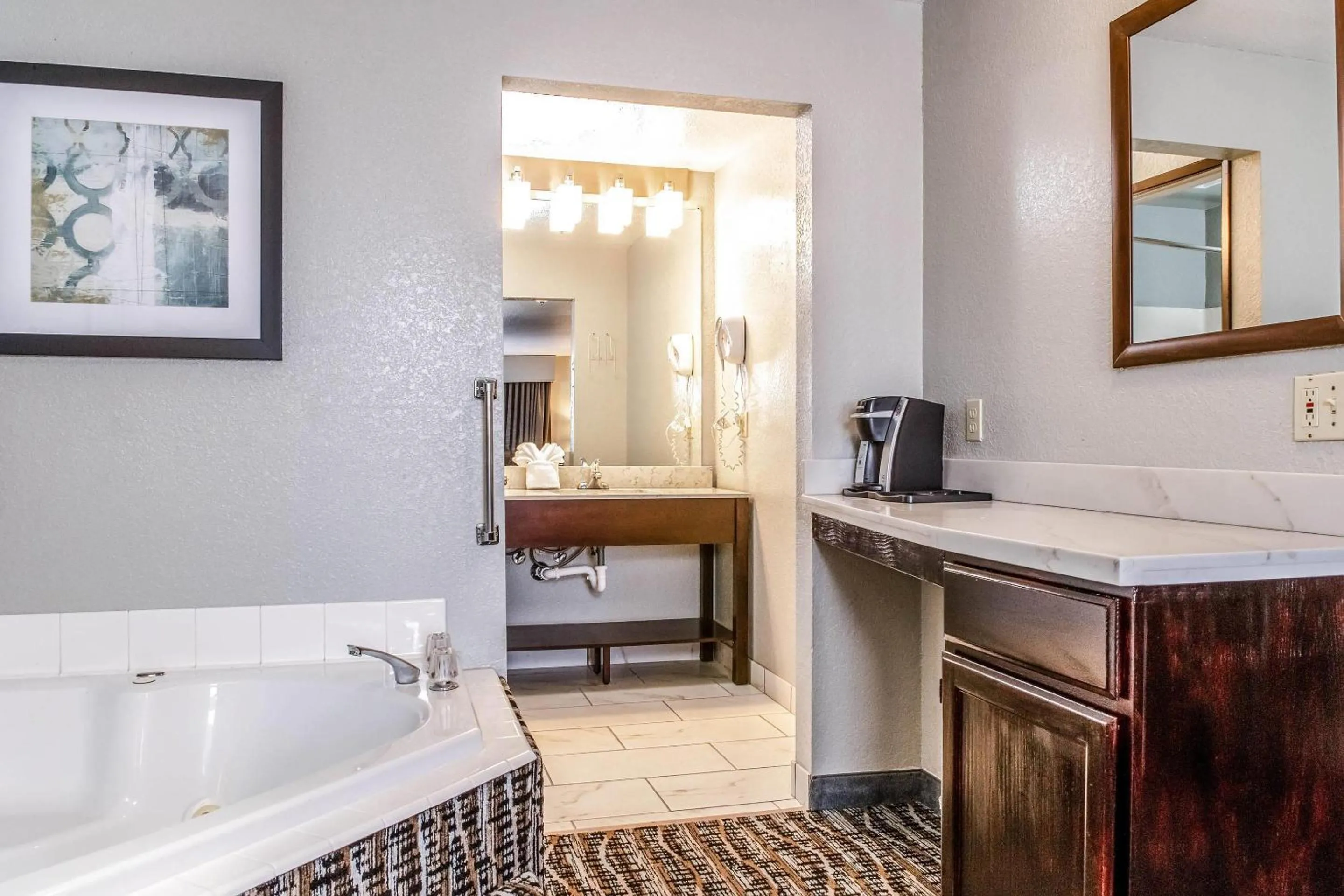 Bedroom in Clarion Hotel By Humboldt Bay