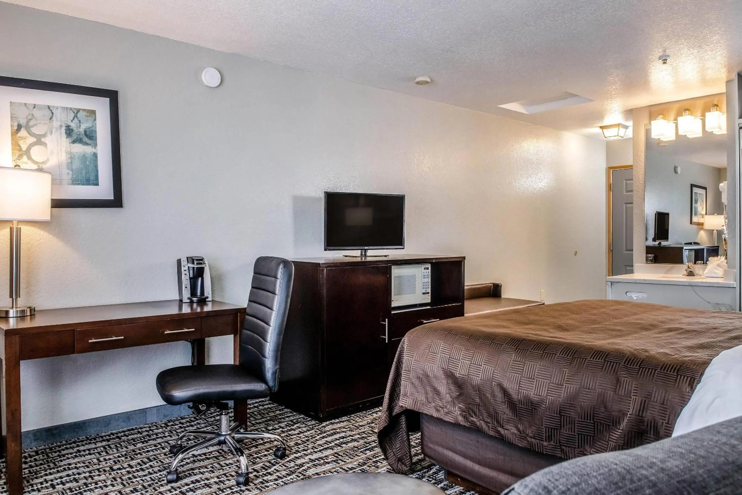 Bedroom in Clarion Hotel By Humboldt Bay