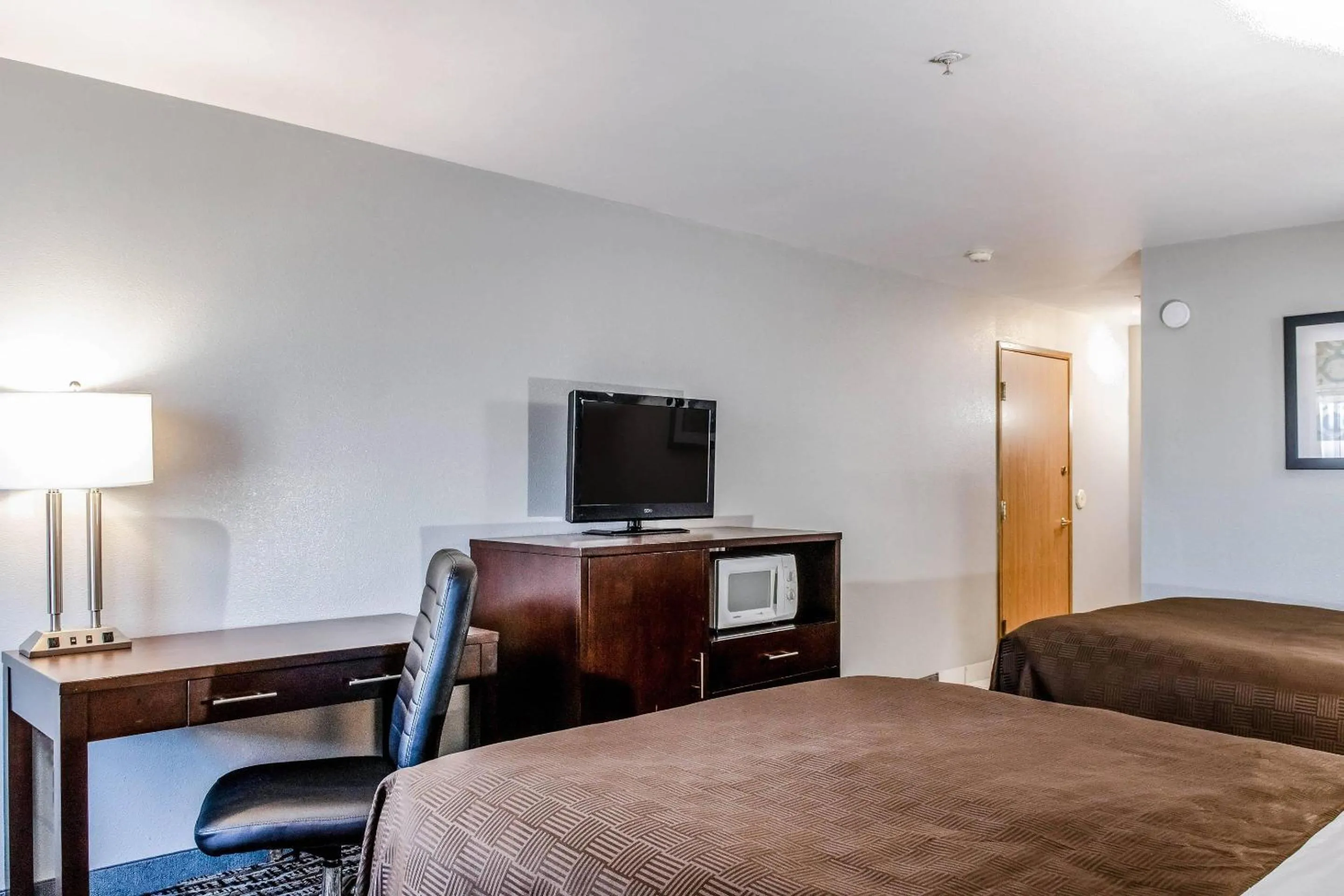 Bedroom, Bed in Clarion Hotel By Humboldt Bay