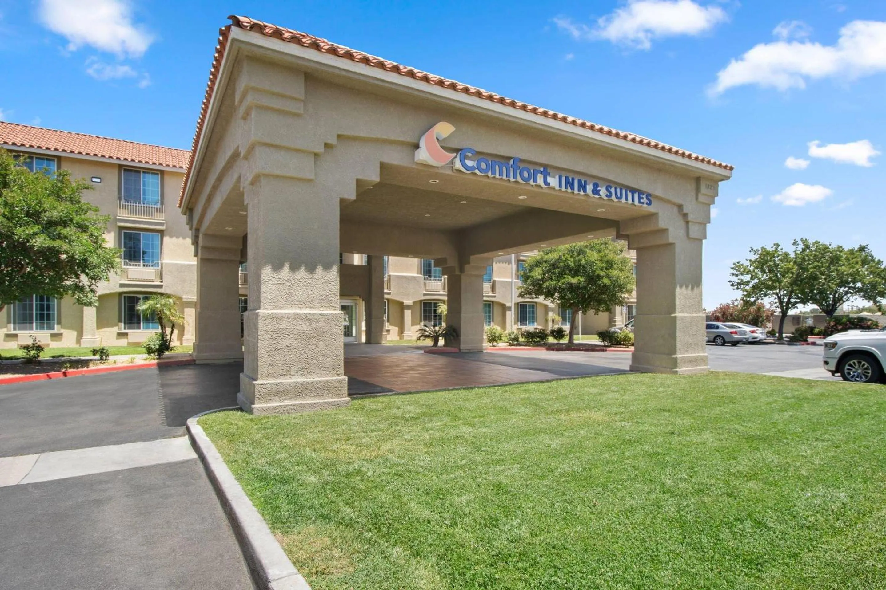 Property building in Comfort Inn & Suites Lancaster Antelope Valley