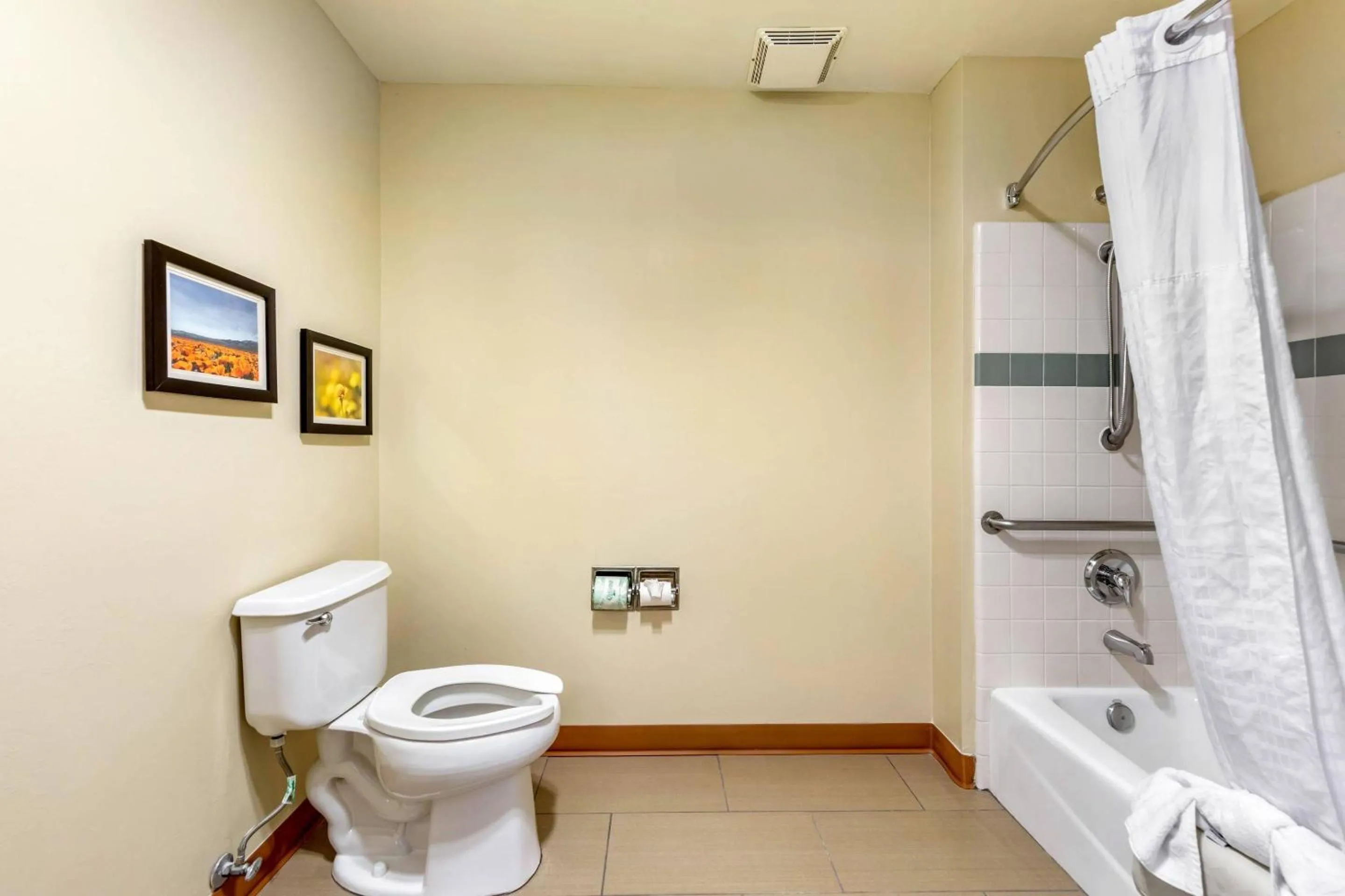 Bedroom in Comfort Inn & Suites Lancaster Antelope Valley