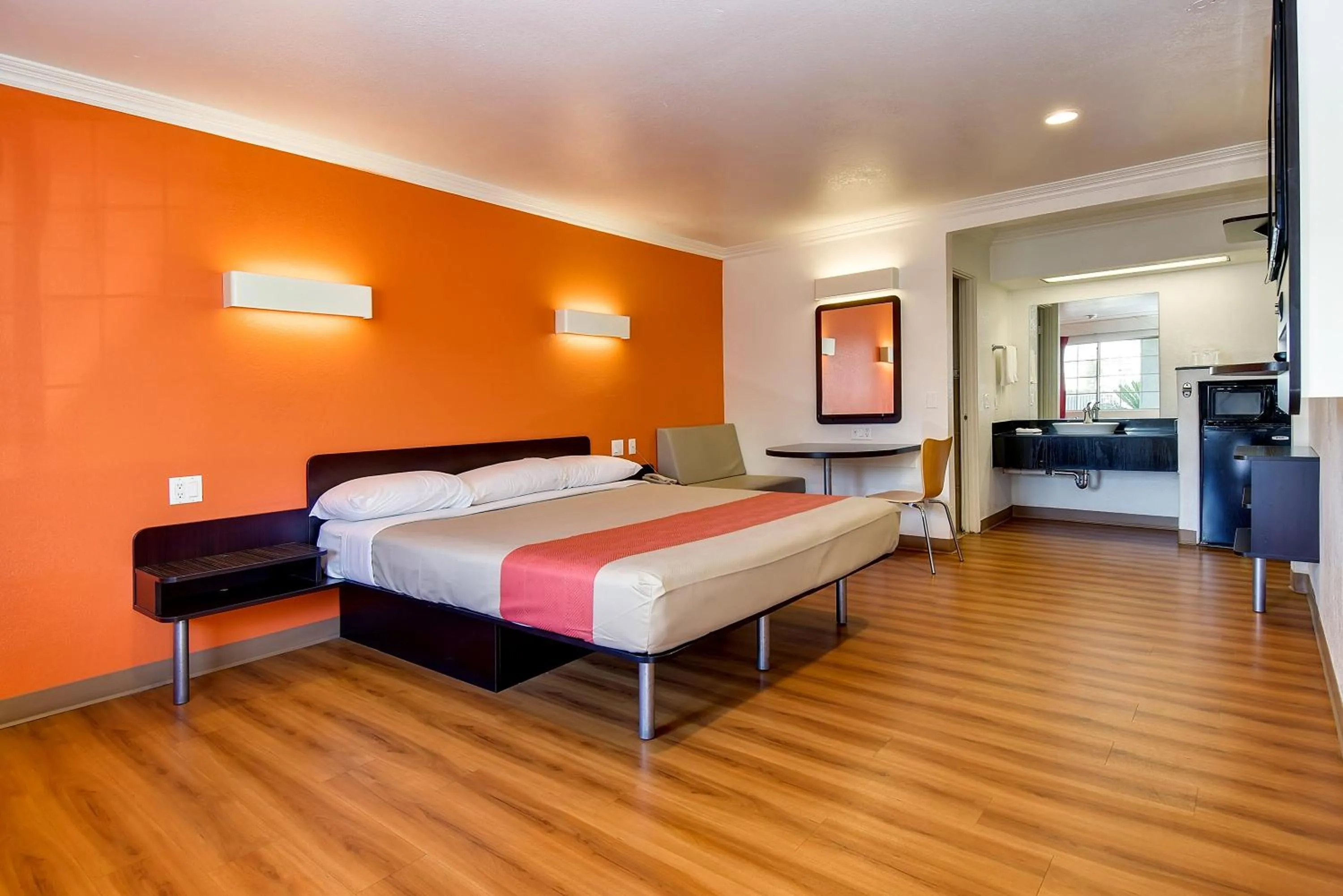 Bed in Motel 6 Garden Grove