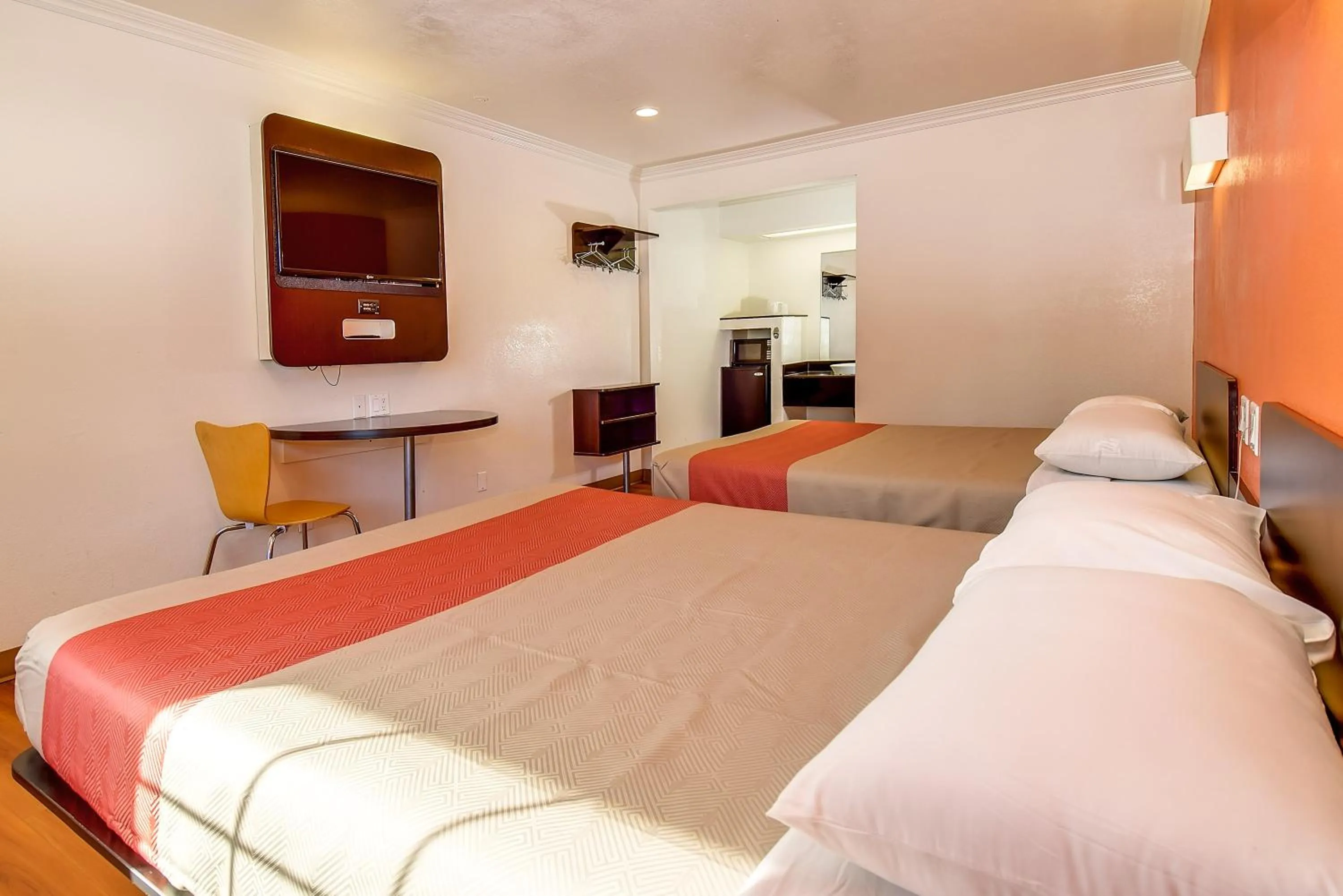 Bed in Motel 6 Garden Grove