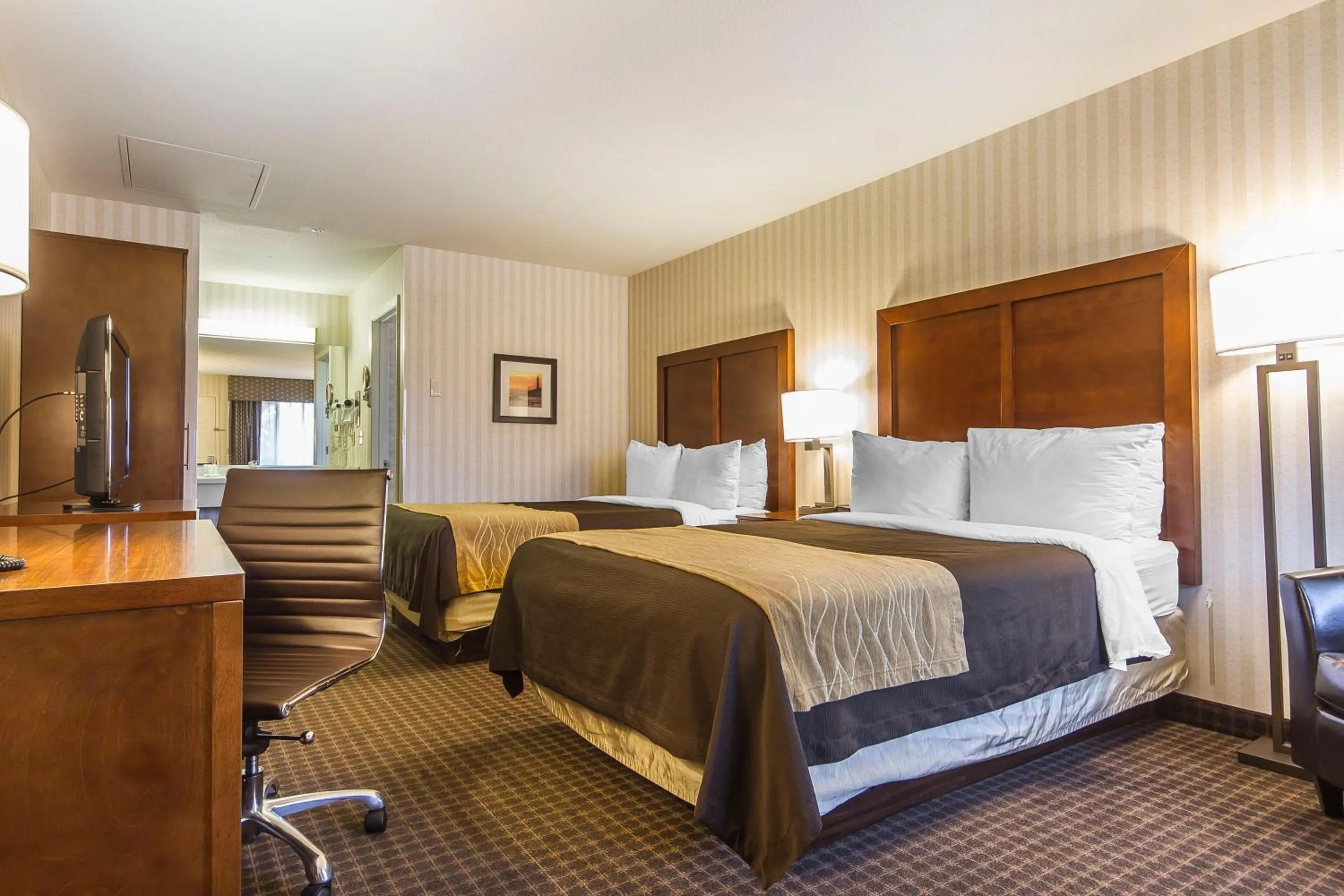 Photo of the whole room, Bed in Quality Inn Half Moon Bay-Miramar Beach