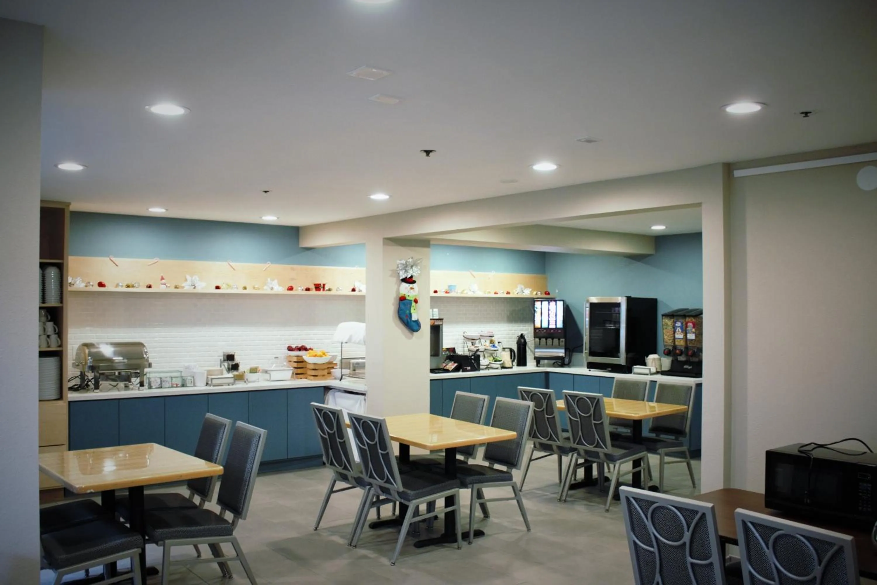 Breakfast in Country Inn & Suites by Radisson, Monterey Beachfront-Marina, CA