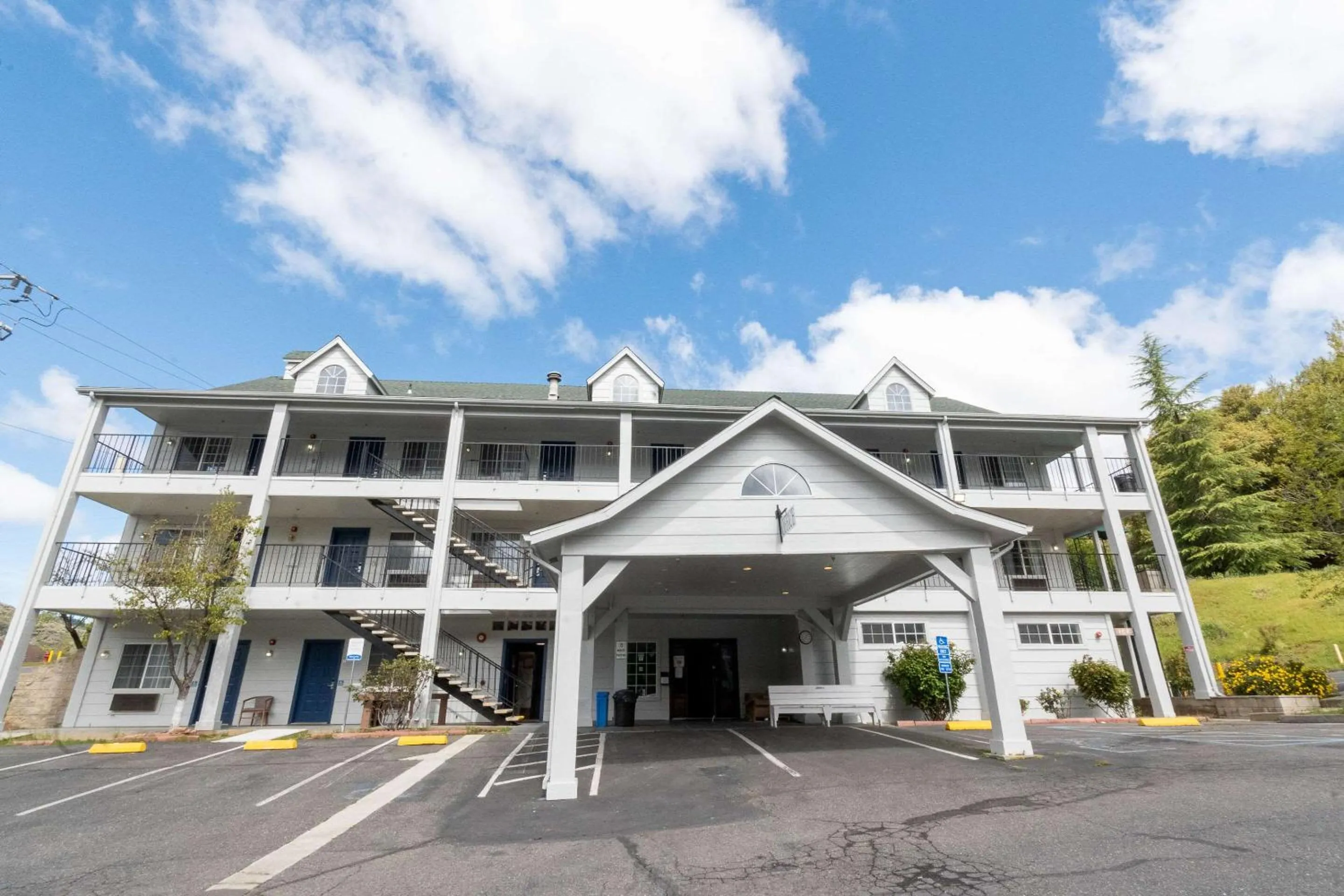 Property building in Quality Inn Yosemite Valley Gateway