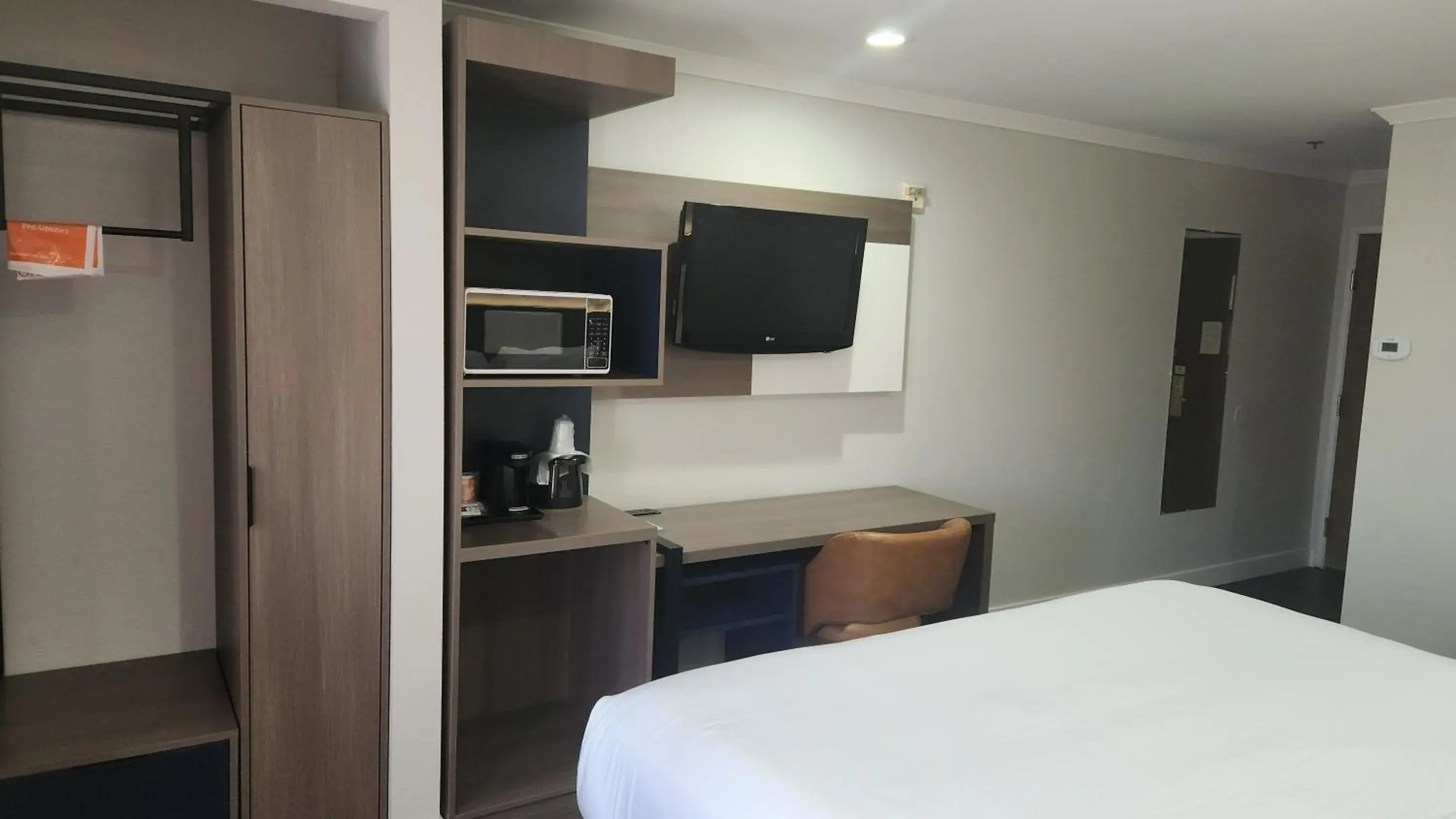 Queen Room - Disability Access/Non Smoking in Quality Inn & Suites Santa Rosa South Queen Room - Disability Access/Non Smoking in Quality Inn & Suites Santa Rosa South