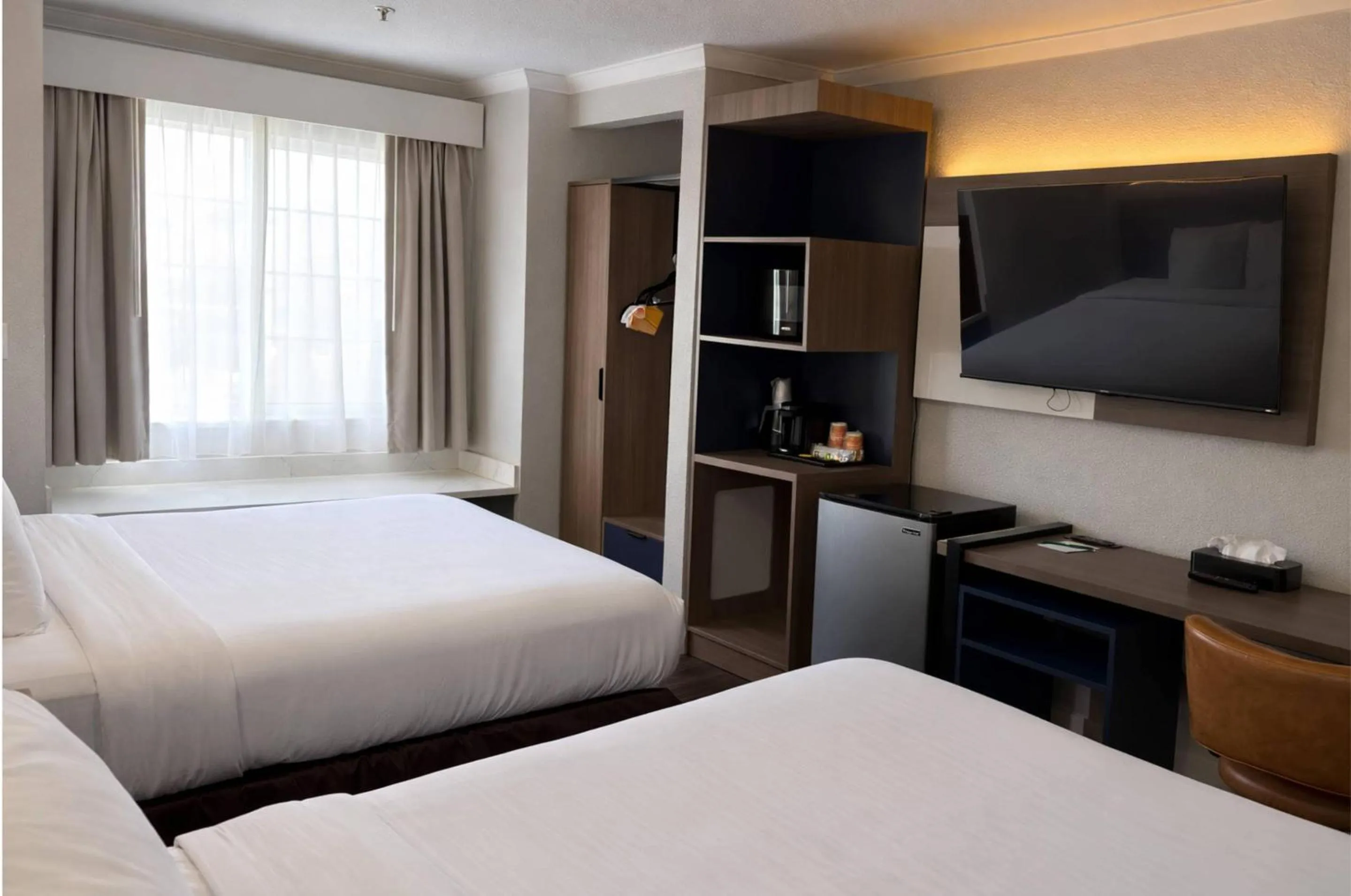 Bedroom, Bed in Quality Inn & Suites Santa Rosa South