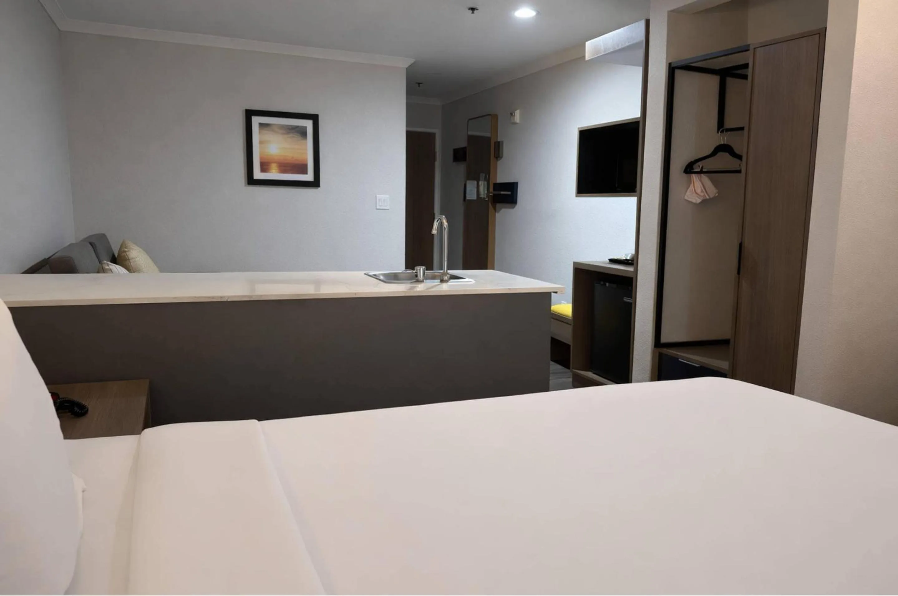 Bedroom, Bed in Quality Inn & Suites Santa Rosa South