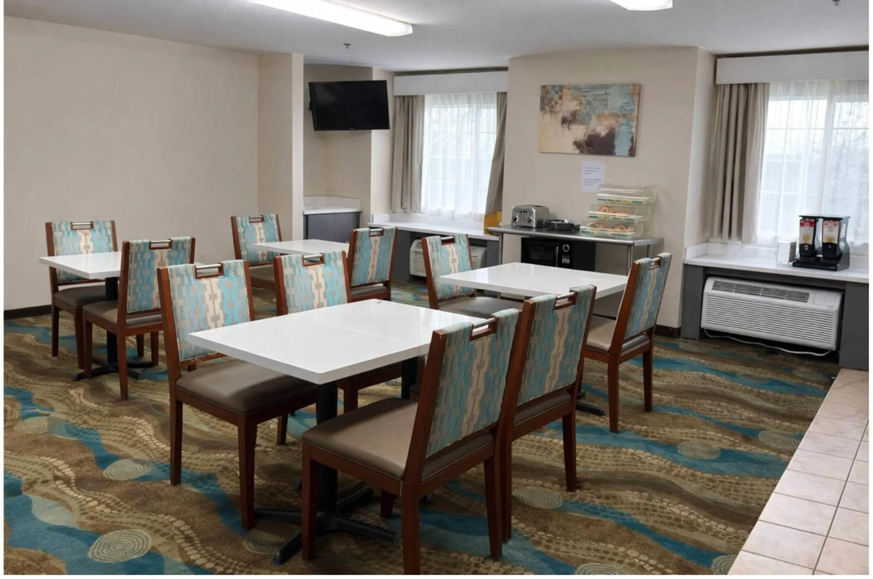 Breakfast in Quality Inn & Suites Santa Rosa South