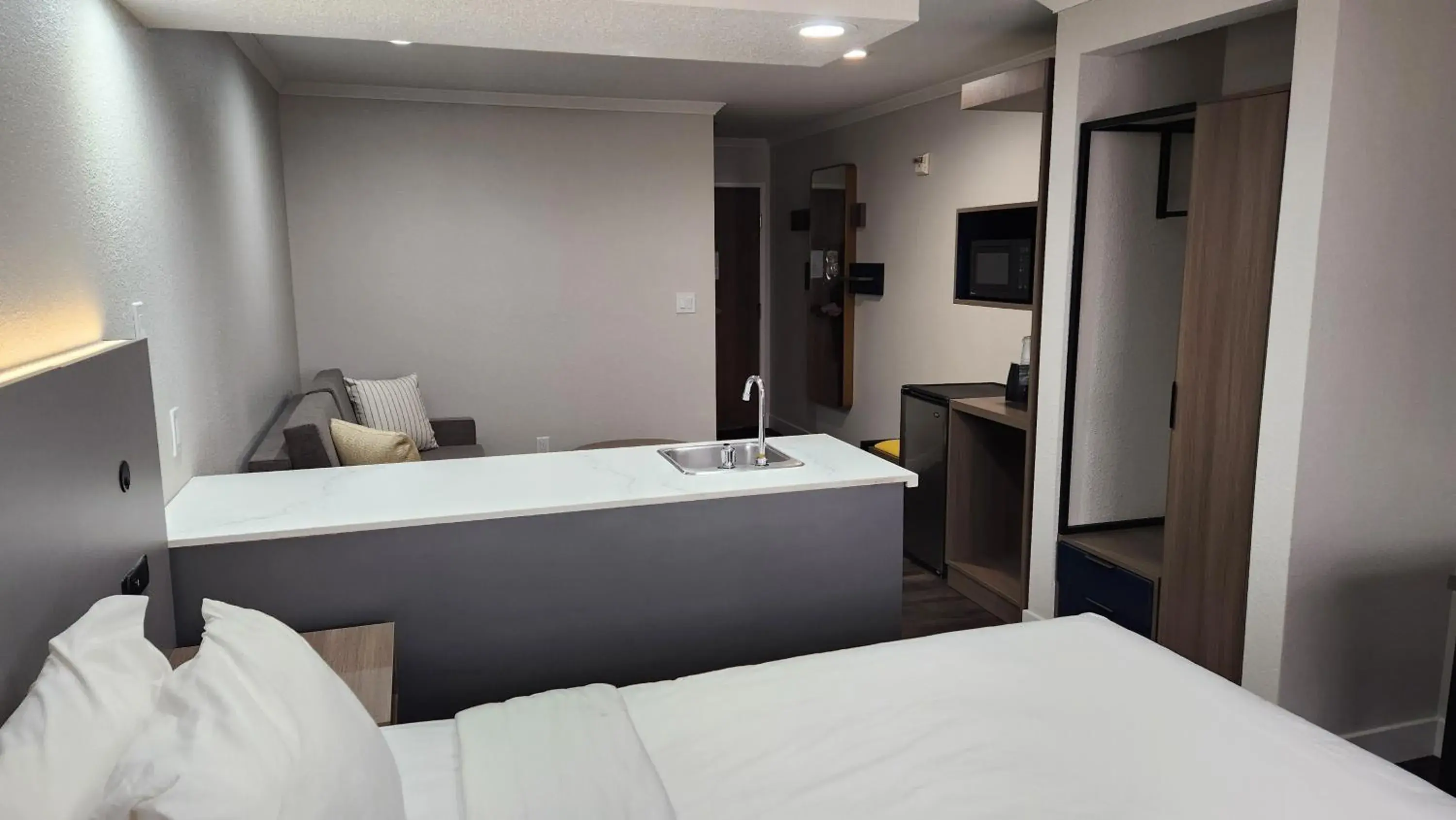 Queen Suite with Sofa - Disability Access/Non Smoking in Quality Inn & Suites Santa Rosa South Queen Suite with Sofa - Disability Access/Non Smoking in Quality Inn & Suites Santa Rosa South