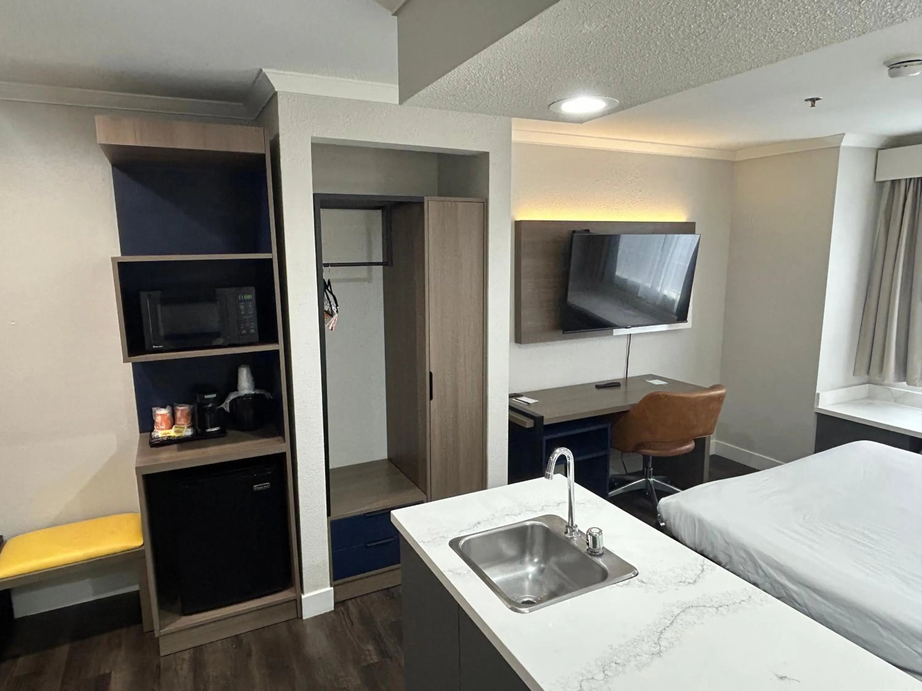 Bedroom, Bed in Quality Inn & Suites Santa Rosa South