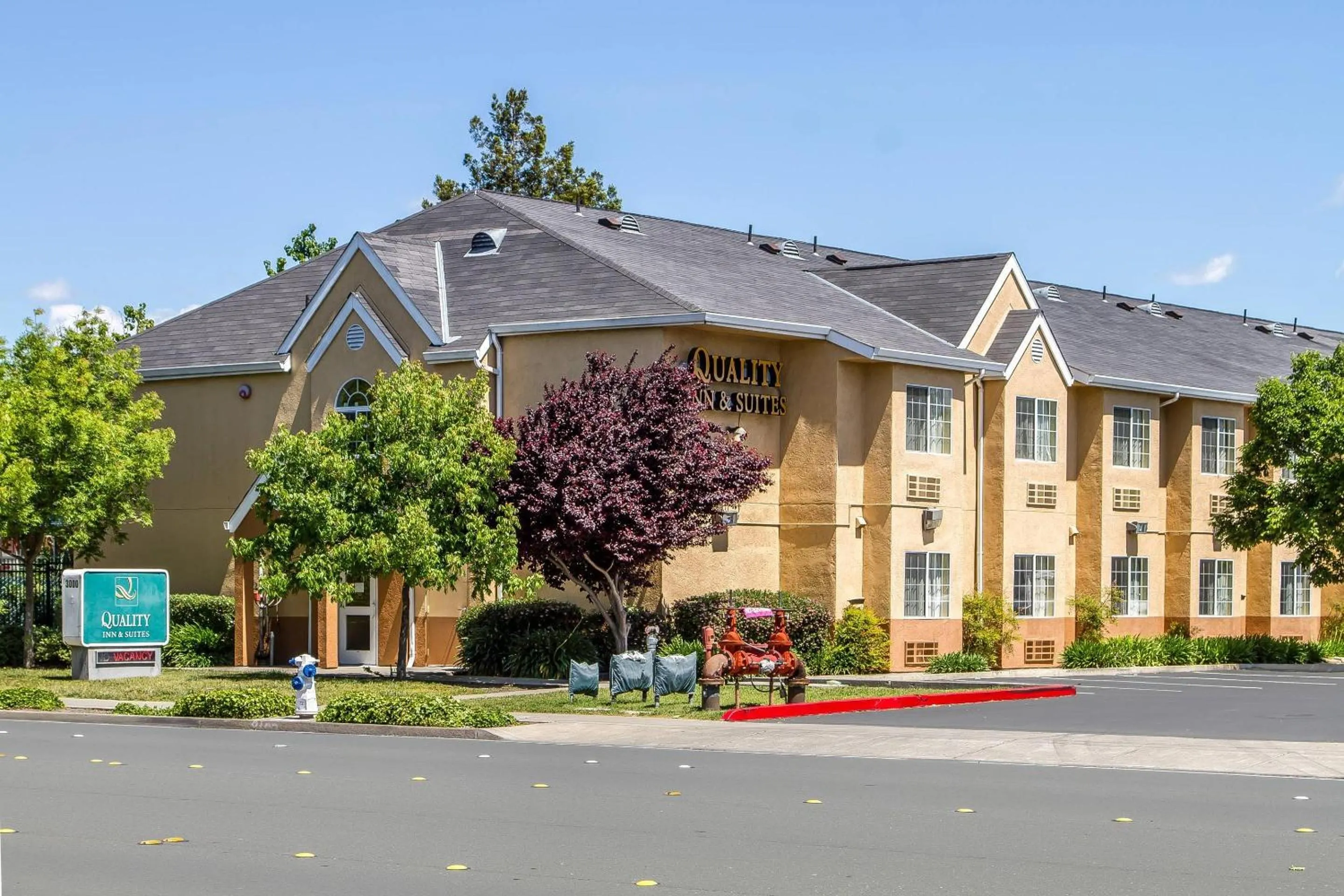 Property building in Quality Inn & Suites Santa Rosa South