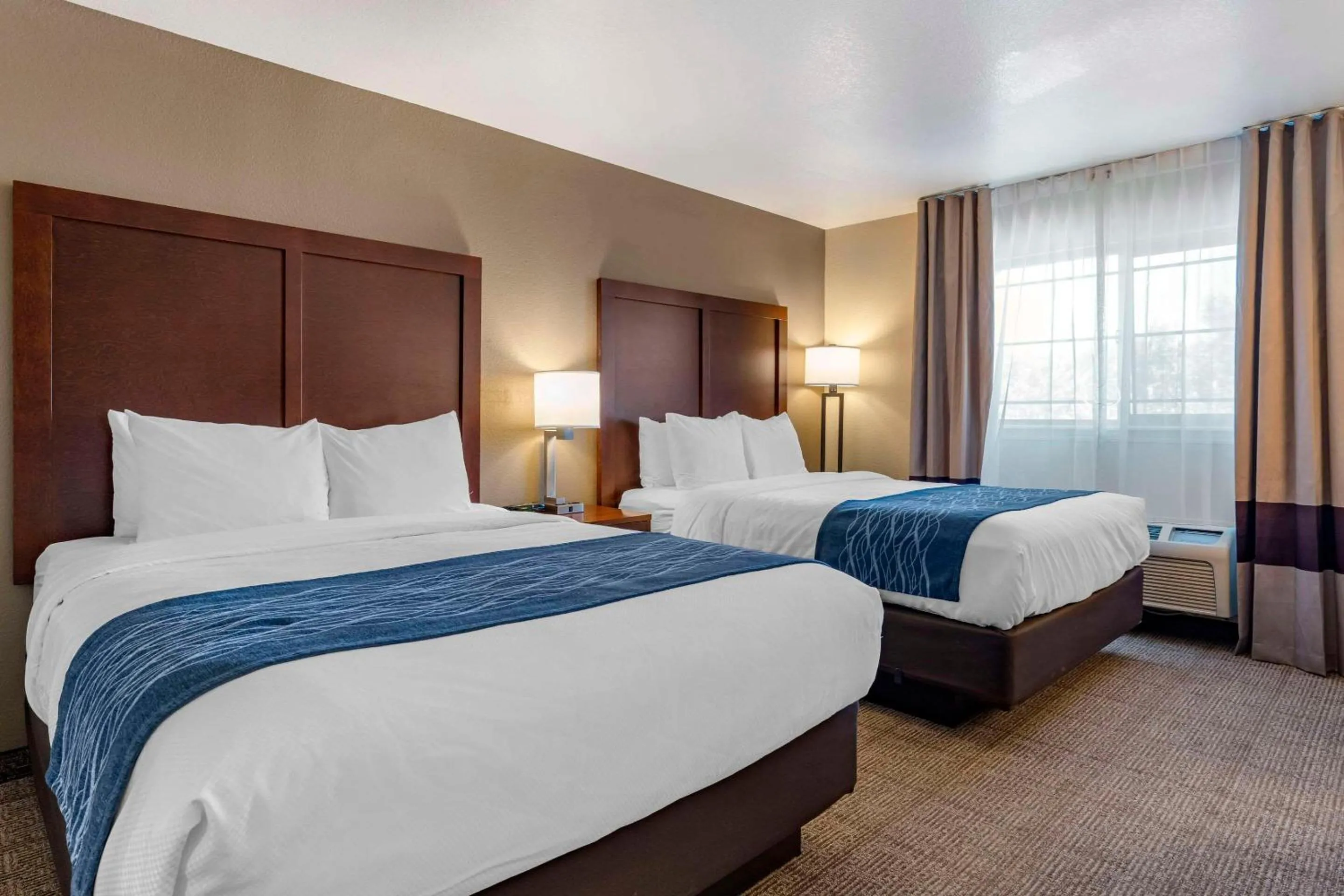 Bedroom, Bed in Comfort Inn & Suites Ukiah Mendocino County