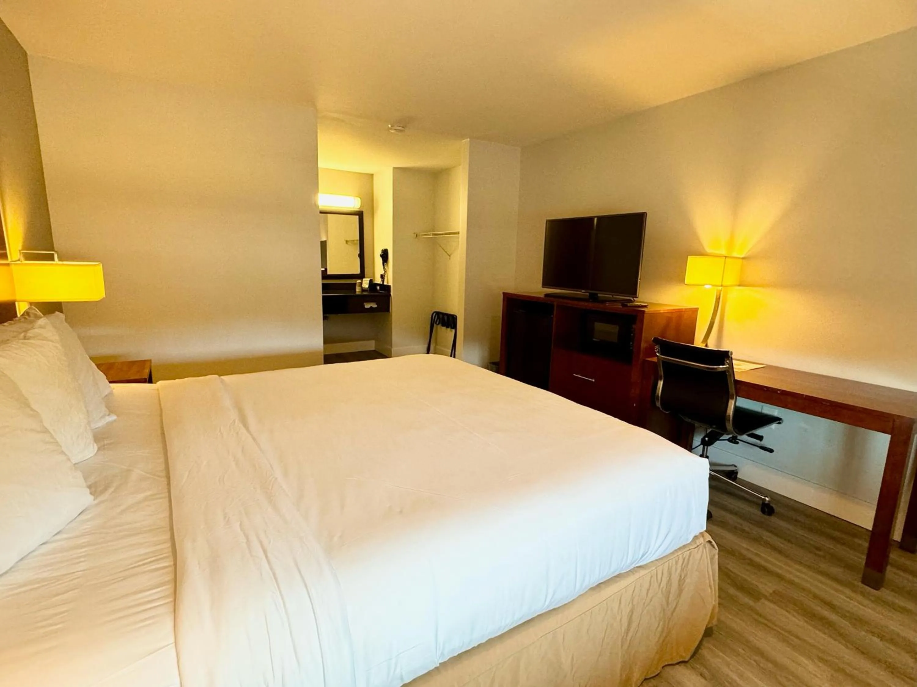 Bedroom, Bed in Motel 6 Martinez, CA