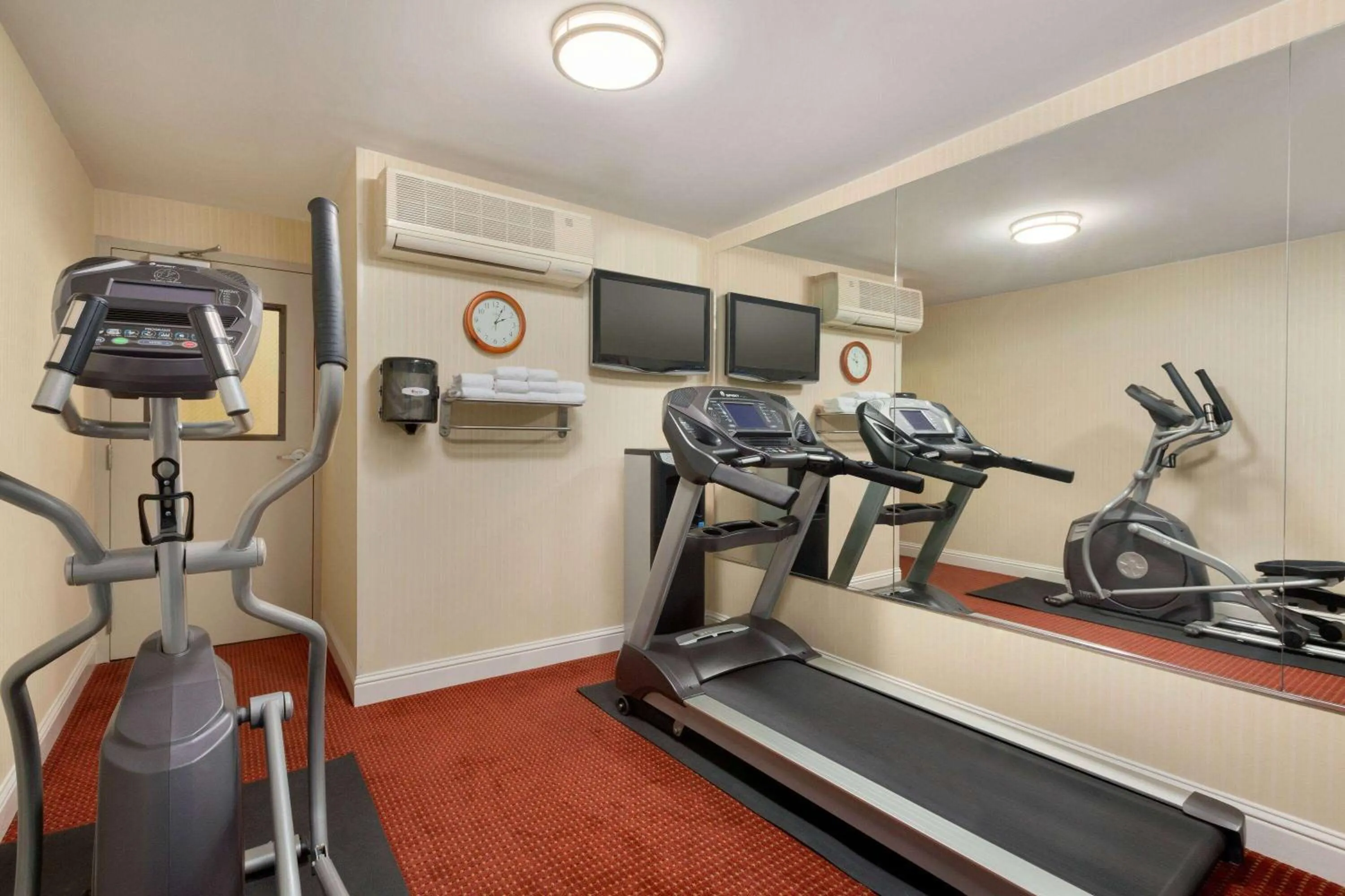 Fitness centre/facilities in Ramada by Wyndham Oakland Downtown City Center