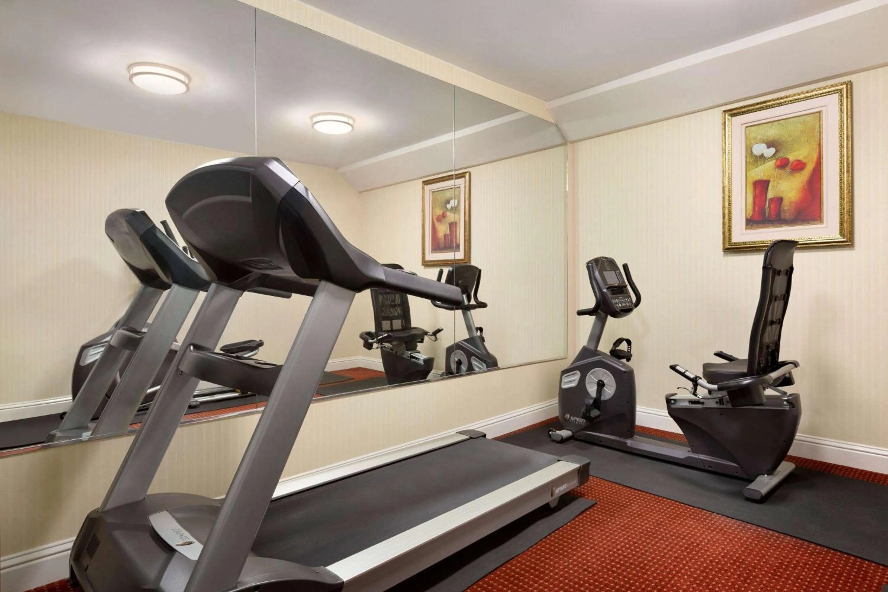 Fitness centre/facilities in Ramada by Wyndham Oakland Downtown City Center